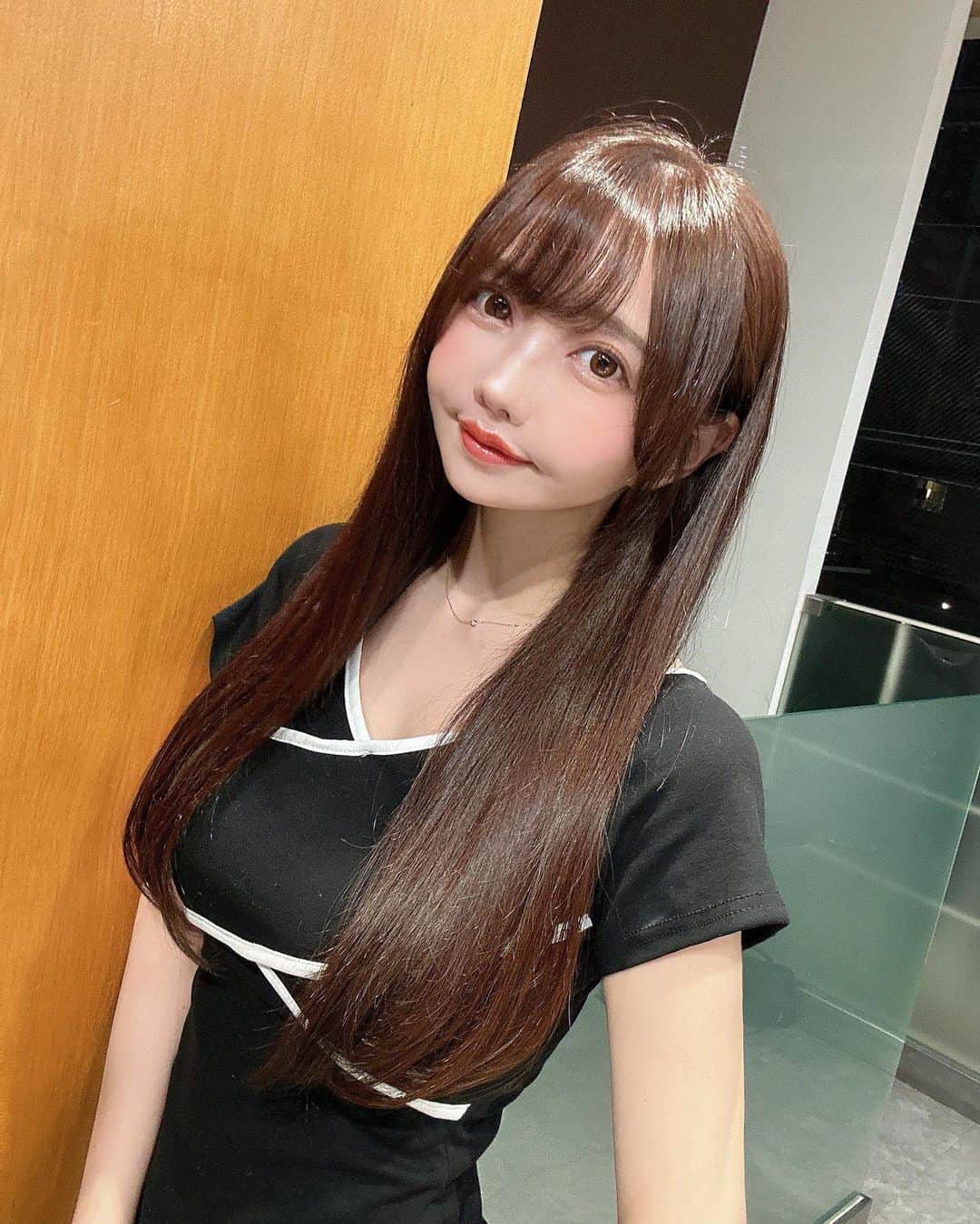 遠藤 玲奈 /endo renaのインスタグラム：「毎日あついねえ(⩌⩊⩌) 水分たくさんとってるかな？？  髪染めたっ！ @aveda_yugokishi いつもありがとうございます◎ ▷4枚目：沖縄のお土産でポン酢貰った⛱ 好きな食べ物、ポン酢って言っちゃうくらい 好きだから嬉しい…🥹笑  .」