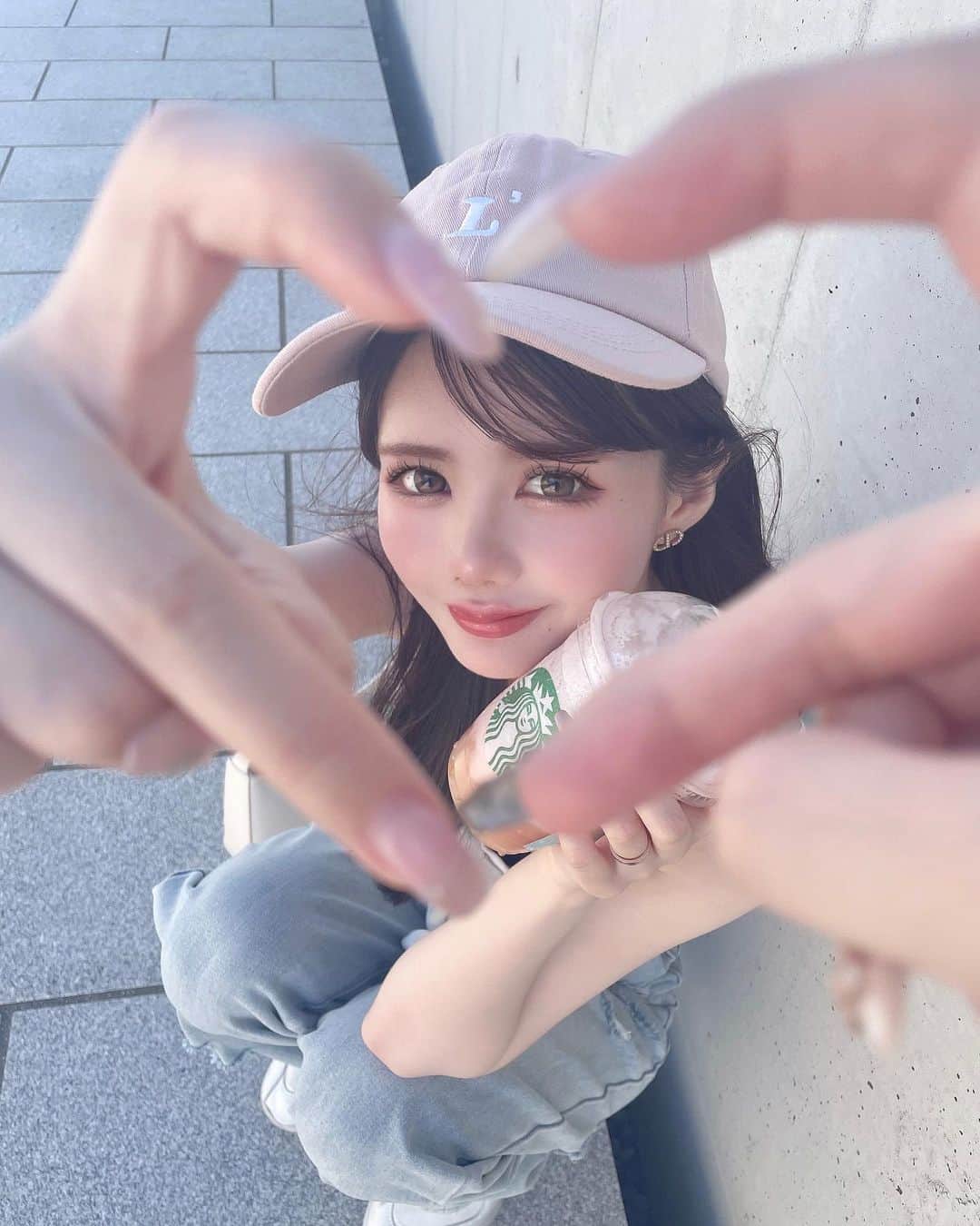 MISAのインスタグラム：「はやりの🫶🏻🤍 難しかった🥹🤍#ハートポーズ」
