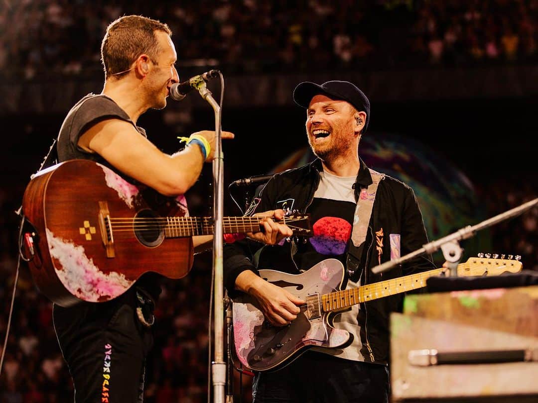 Coldplayのインスタグラム：「Show #105, Amsterdam, Netherlands   📷 @annaleemedia  #ColdplayAmsterdam #Coldplay #MusicOfTheSpheresWorldTour」