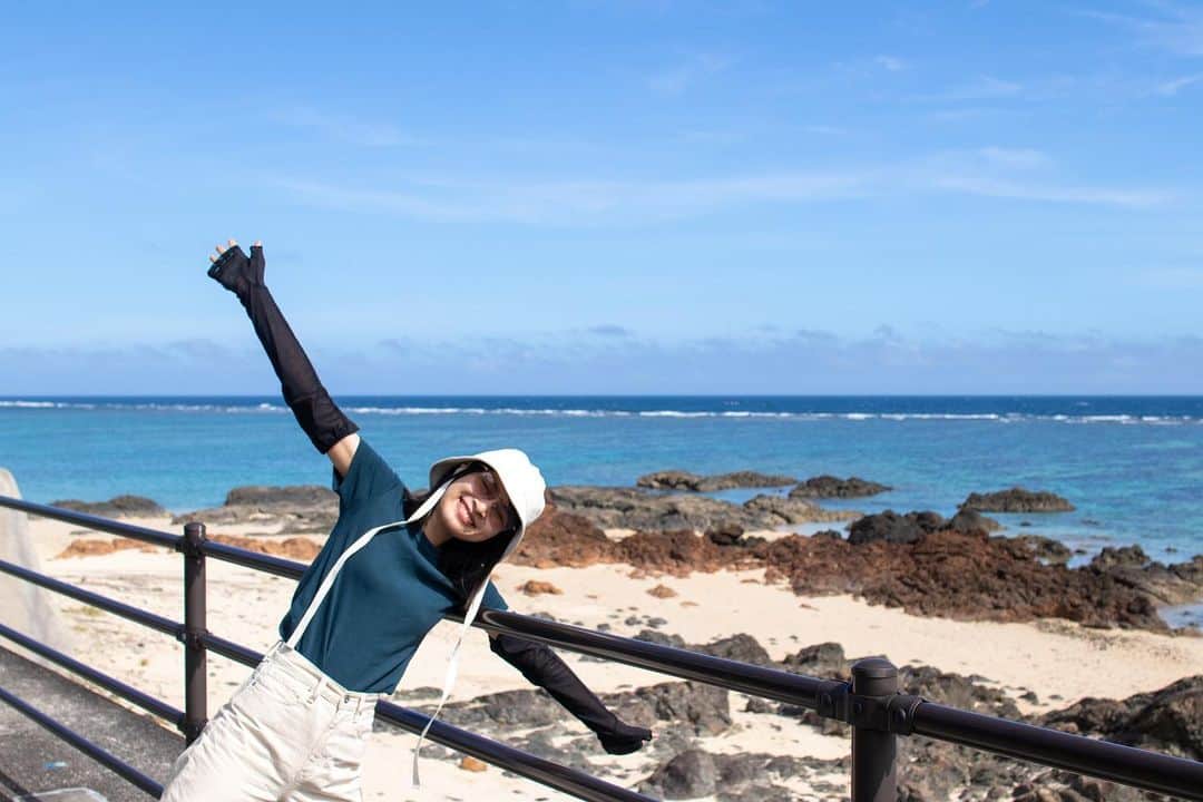上大迫祐希さんのインスタグラム写真 - (上大迫祐希Instagram)「海の日！ということで一年前奄美大島に行った時の写真。写真を撮りたいがためだけに、いくつかカメラを持って母の故郷へ。台風が近づいていてなかなか晴れず、3枚目の写真の日だけすごくいいお天気でした＾＾  今年、海行けるかなあ  #海の日 #奄美大島 #故郷  #カメラ #写真 #camera #canon #mamiya #rz67proii」7月17日 19時42分 - y_kamioosako