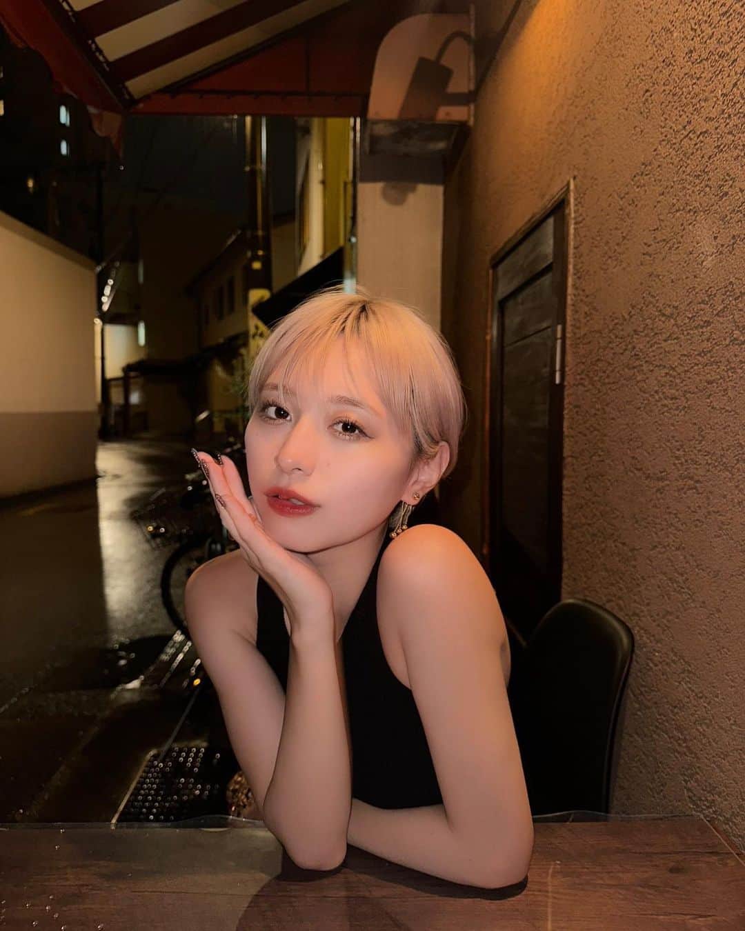 MIORIのインスタグラム：「・ 夏本番もっと楽しんでほしいから見てね🥺  夏って出会い多いしやっぱり第一印象って大事！ 男性だと清潔感ある人は誠実に見えて夏は特に爽やかさ重要✌️  すぐ楽に清潔感出すなら私は脱毛が一番だと思うから おすすめしてるサロンの超お得なキャンペーン載せます！  メンズミュゼ夏の特大ボーナス💖 ーーーーーーーーーーーーー ・ひげ脱毛×2回 ・全身脱毛×2回  普通に受けると14万円以上の内容が 男性フォロワーさん限定で ↓↓↓↓↓↓↓↓↓ 50円だけです🥺 ーーーーーーーーーーーーー 明後日の7/19(水)までに私のハイライト( @__mk.31__ )の限定リンクから無料カウンセリングを予約すれば50円！！  追加料金もかからないし無理に勧誘されることもないから私のフォロワーさんに行ってみてほしい🥺  ネットで調べても出てこない内容なのでハイライトのリンクから近くの店舗予約してみてね🙆‍♀️  #美容 #スキンケア #sponsored」
