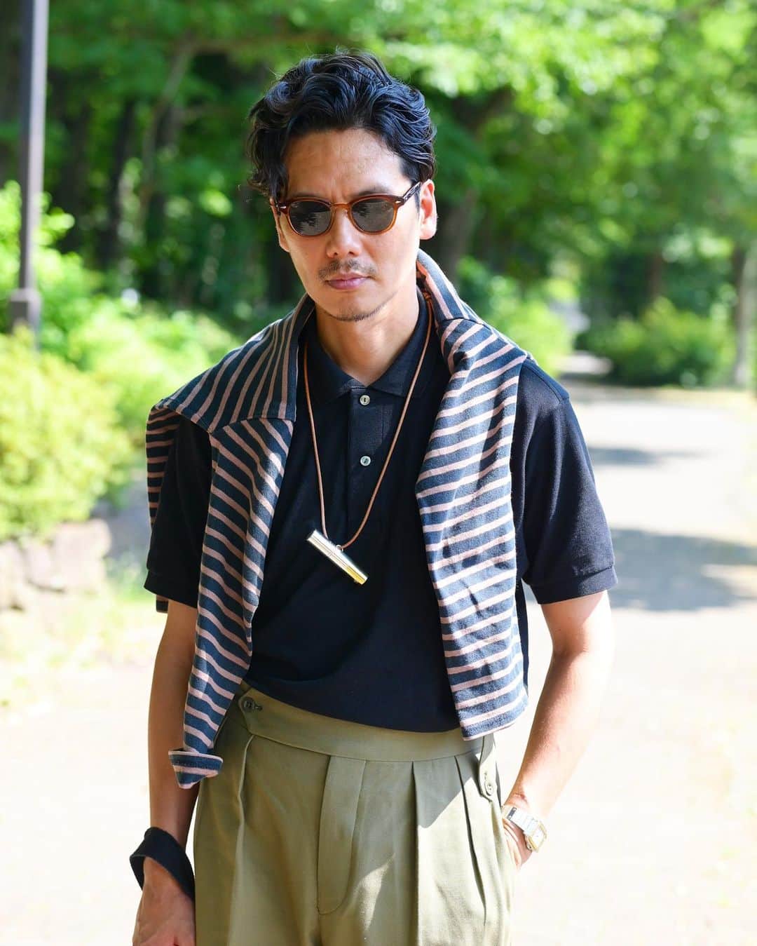 Shuhei Nishiguchiのインスタグラム：「"Heat Wave on holiday"◀︎◀︎◀︎8pics 灼熱の祝日。ブラック、オリーブ、ブラウンと重い色でも夏っぽく。カジュアルスタイルでもどこかドレスっぽい本日の装い。  【ITEM】 Polo： @lacoste L1212 Breton shirt： @saintjames  Trousers： @tangent.clothing_official  Shoes： @hermes  Watch： @cartier 80's Bag： @waterstones  Eyewear： @aoeyewear  Atomizer： @bunneyofficial   #effortlesslychic #beamsf  #vintagewatch #vintagefashion #mensweardaily #mensstreetstyle #outfitmen」