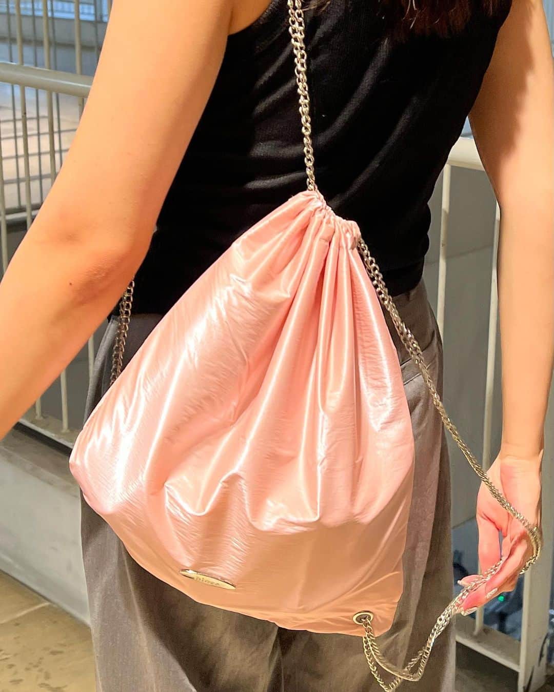 坂口風詩さんのインスタグラム写真 - (坂口風詩Instagram)「@hince_official_jp でお買い物したら ノベルティでこんなに可愛いバッグもらえた♡♡ 発売したばっかりの ピンクのパッケージのリップ ムードインハンサーウォーターリキッドグロウ W011 ブラッシュド がお気に入り💗 他には下地とアイシャドウ買ったよんっ🦩  #hince #ヒンス」7月17日 19時51分 - futa_sakaguchi