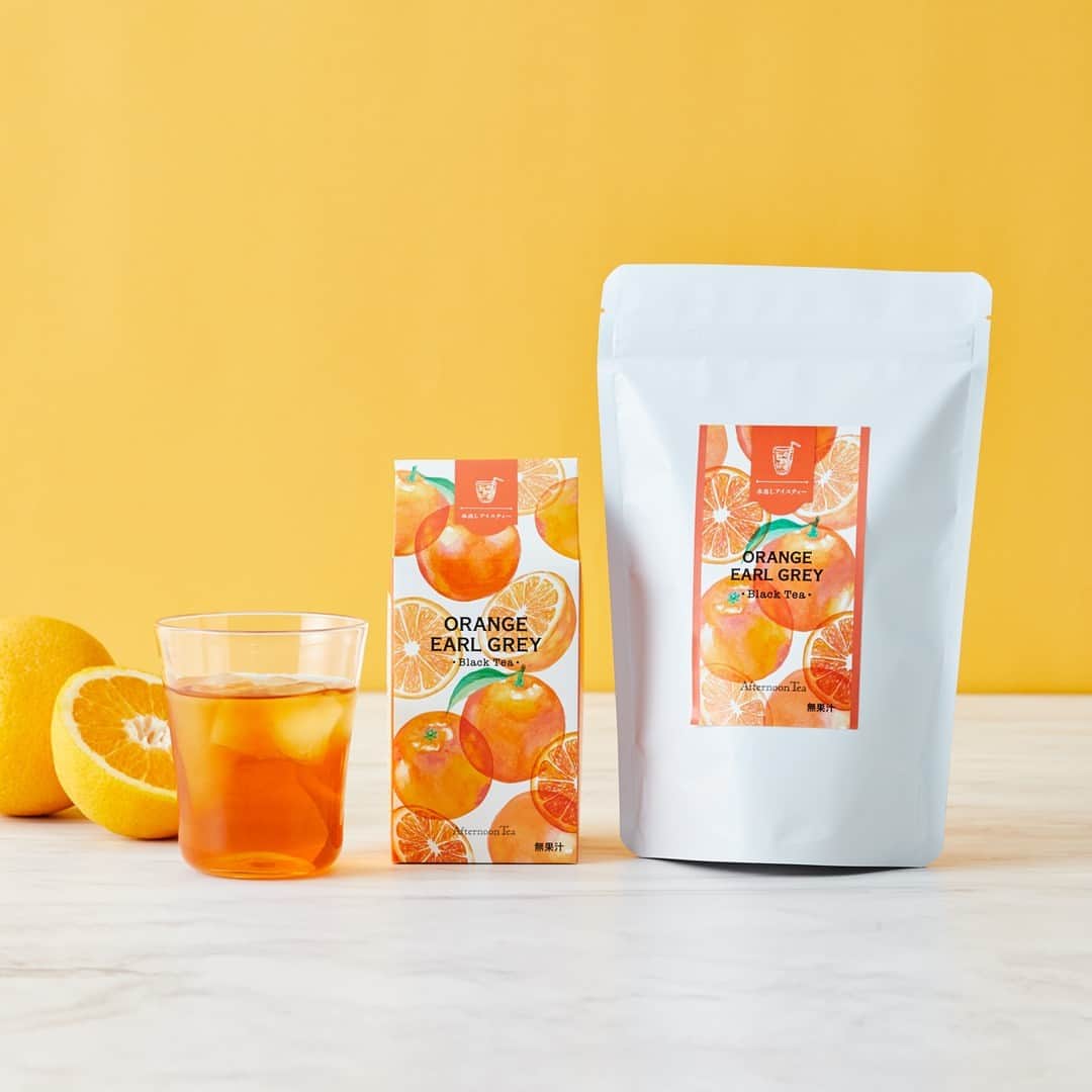 Afternoon Teaさんのインスタグラム写真 - (Afternoon TeaInstagram)「. ＼水出しアイスティーのロングセラー🍊／ アールグレイのベルガモットと、2種のオレンジフレーバーで香りづけした上品で爽やかなアイスティーが楽しめる「オレンジアールグレイ」は、「シャルドネダージリン」に次いで2013年に誕生した夏のロングセラー。  水出しでも鮮やかな水色の「オレンジアールグレイ」は、それぞれ特徴の異なる、スリランカ（ディンブラ）・インド（ニルギリ）・パプアニューギニアの3種のお茶をブレンドしています。 すっきりと爽やかな味わいは、ストレートはもちろん、「#オレンジシロップ」やお好みのジュースなどと合わせて、アレンジするのもおすすめです。  ---------------------------- #オレンジアールグレイ （写真1枚目） ---------------------------- ＜内容量＞ ・ティーバッグ5g×7個 ・ティーバッグ5g×20個 ＜展開期間＞販売中～なくなり次第終了 ＜展開店舗＞ ✔アフタヌーンティー・ティールーム 各店舗 ✔アフタヌーンティー・ベイカリー 大丸神戸店 ✔アフタヌーンティー・ラブアンドテーブル（@afternoontea_loveandtable）ルミネ新宿、ルミネ横浜 ✔アフタヌーンティーオフィシャルオンラインストア ✔Afternoon Tea TEAROOM Web Store（楽天市場）  ---------------------------- #オレンジシロップ （写真2枚目） ---------------------------- オレンジの輪切りを丁寧に詰めた、オレンジシロップ。 紅茶に加えることで、手軽にフルーツティーが楽しめます。アイスティーだけでなく、水やソーダと合わせたり、ドレッシングと合わせるのもおすすめです。 ＜内容量＞170g ＜展開期間＞販売中～なくなり次第終了 ＜展開店舗＞ ✔アフタヌーンティー・ティールーム 各店舗（東京スカイツリータウン・ソラマチを除く） ✔アフタヌーンティー・ベイカリー 大丸神戸店 ✔アフタヌーンティー・ラブアンドテーブル（@afternoontea_loveandtable）ルミネ新宿、ルミネ横浜 ✔アフタヌーンティーオフィシャルオンラインストア ✔Afternoon Tea TEAROOM Web Store（楽天市場）  ※写真はイメージです。 ※数量限定のため、なくなり次第終了となります。  #アフタヌーンティーティールーム #アフタヌーンティー #AfternoonTeaTEAROOM #AfternoonTea #TeaforPeace #アフタヌーンティーの水出しアイスティー #水出しアイスティー #アイスティー #紅茶 #お茶 #ティータイム #フレーバーティー #アールグレイ」7月18日 10時30分 - afternoontea_official