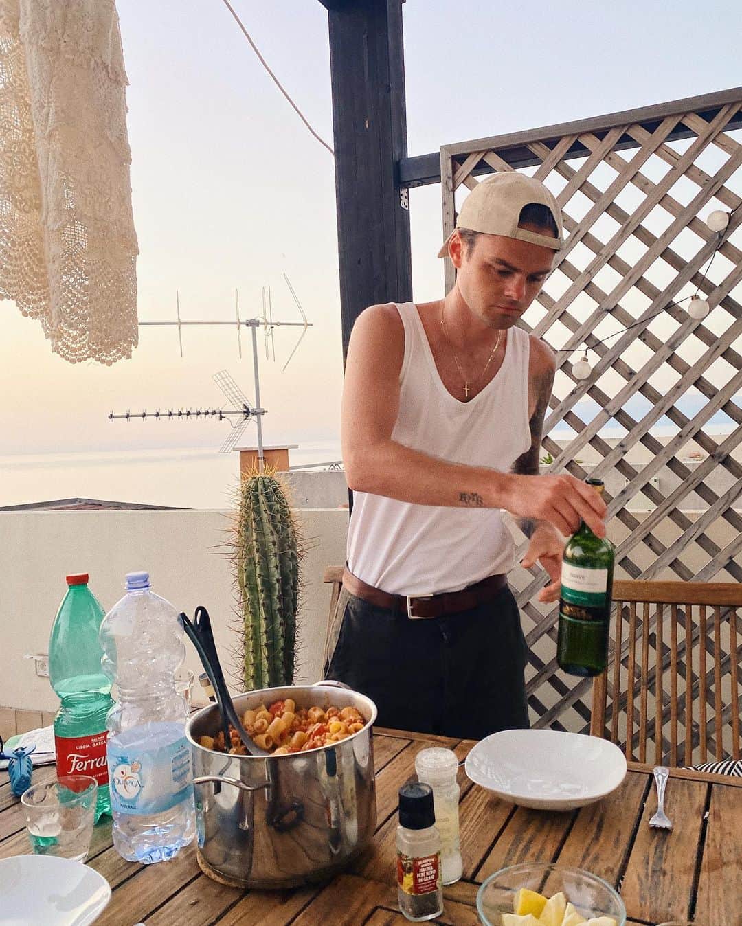 コンラッドのインスタグラム：「Italy was a blast, thanks for having us @lindemattsson @elinappelbom 😘」