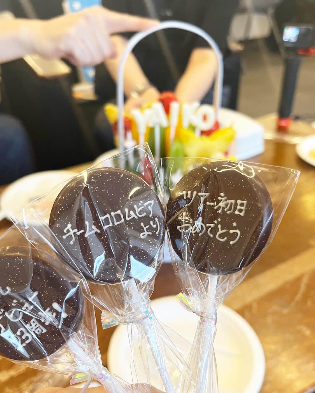矢井田瞳さんのインスタグラム写真 - (矢井田瞳Instagram)「コロムビアチームからいただいたフルーツブーケ💐可愛くて美味しくてテンション上がりました🍍！ありがとうございます☺︎  #フルーツブーケ 💐💐💐」7月17日 20時01分 - hitomi_yaida