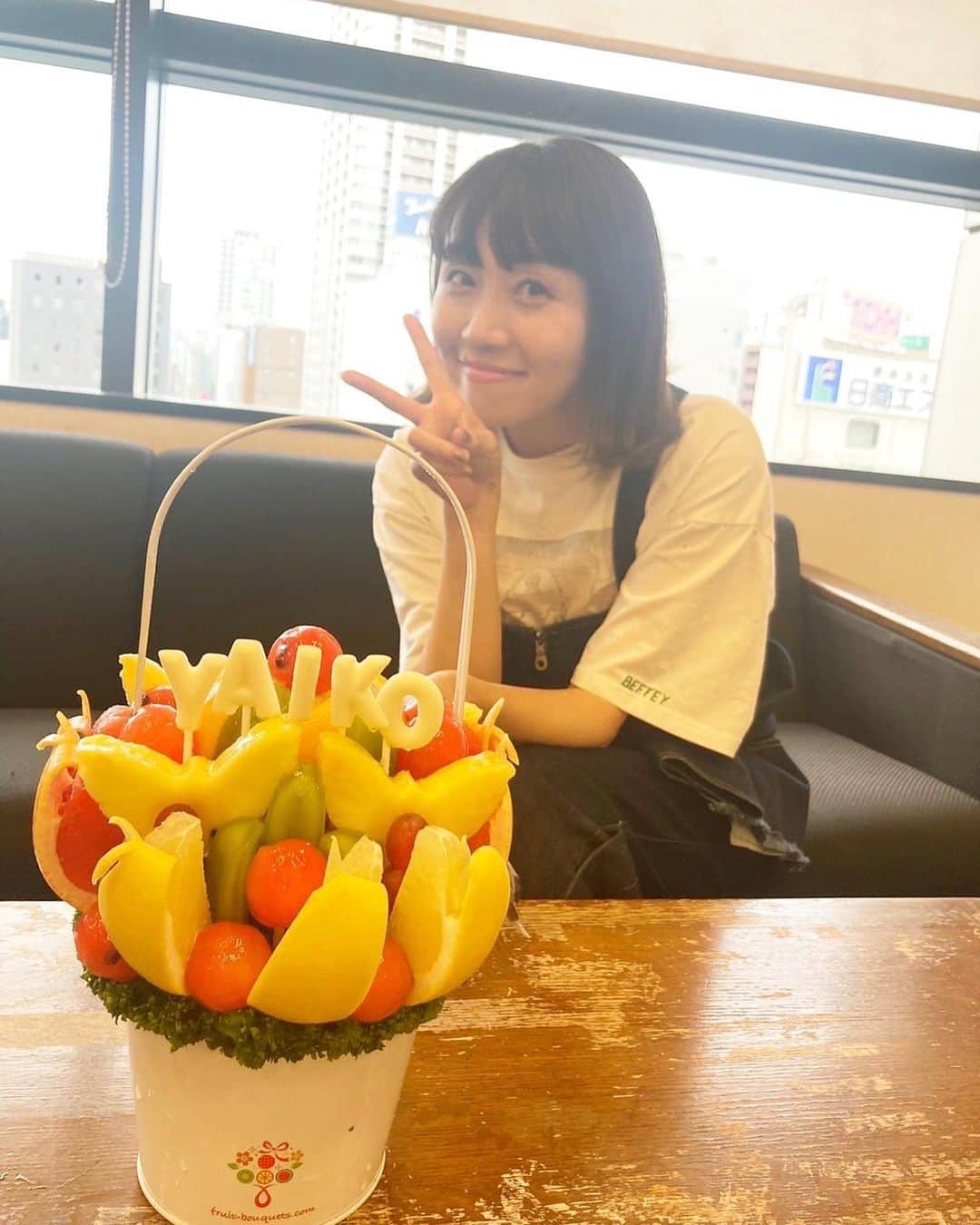 矢井田瞳さんのインスタグラム写真 - (矢井田瞳Instagram)「コロムビアチームからいただいたフルーツブーケ💐可愛くて美味しくてテンション上がりました🍍！ありがとうございます☺︎  #フルーツブーケ 💐💐💐」7月17日 20時01分 - hitomi_yaida