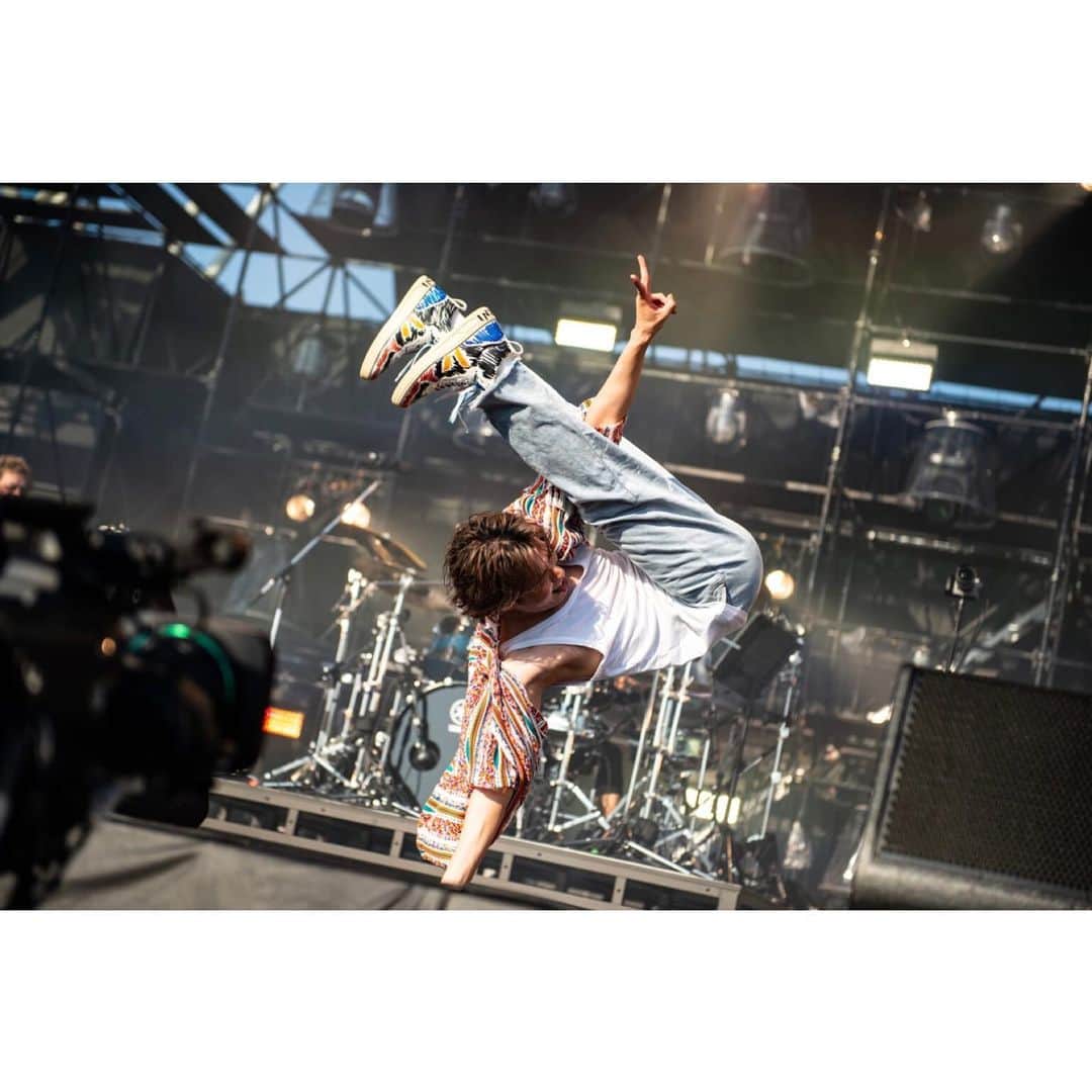 和田颯のインスタグラム：「. @luckyfm_fes のレポートで完璧すぎるタイミングで撮っていただきました😳 ありがとうございます！！ ✌️とか初めてやった笑」