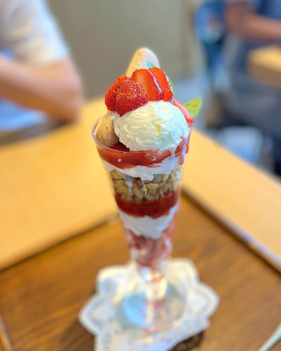 萩原菜乃花さんのインスタグラム写真 - (萩原菜乃花Instagram)「かき氷食べた日🍧 クリームソーダのかき氷🫧  メロンがごろごろ入ってたー！ 最近のかき氷はおしゃれだねえ  7月にできたばかりの「たち花」さん ちゃんぽんもおいしかった♡  #かき氷#かきごおりすと#四代目徳次郎#クリームソーダ#メロン#メロンかき氷#横浜#横浜グルメ#横浜カフェ#みなとみらい#みなとみらいグルメ#みなとみらいカフェ」7月17日 20時13分 - nanoka_hagiwara