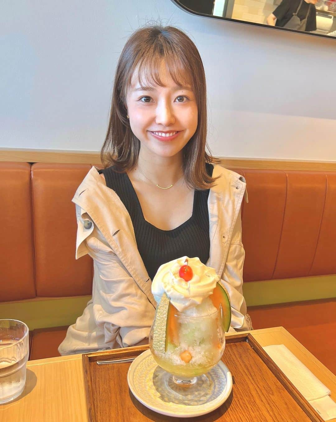 萩原菜乃花のインスタグラム：「かき氷食べた日🍧 クリームソーダのかき氷🫧  メロンがごろごろ入ってたー！ 最近のかき氷はおしゃれだねえ  7月にできたばかりの「たち花」さん ちゃんぽんもおいしかった♡  #かき氷#かきごおりすと#四代目徳次郎#クリームソーダ#メロン#メロンかき氷#横浜#横浜グルメ#横浜カフェ#みなとみらい#みなとみらいグルメ#みなとみらいカフェ」