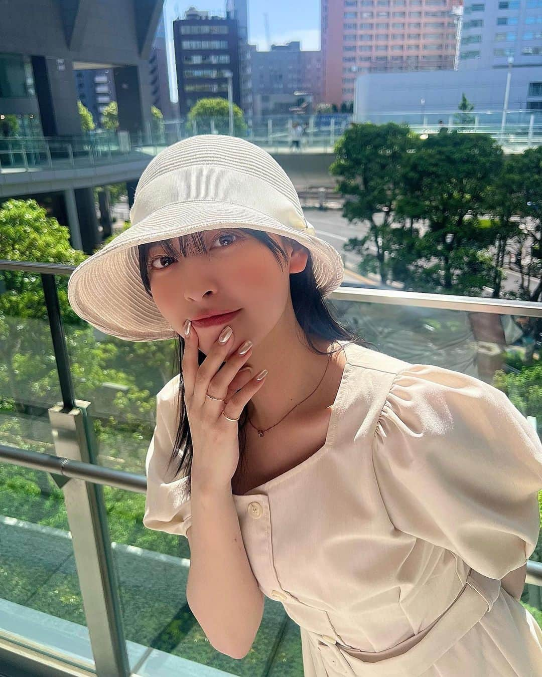 大槻りこのインスタグラム：「👒.*  . 久々の投稿おまたせ𖠶ᴗ𖠶  今年はどんな夏になるかな💭 私の目標は“日焼けしないようにする”!!笑  熱中症対策もして楽しい夏を過ごそう~☀️.°  . #instagood #fyp #foryou #selfie  #まつパ @eyeprolish11  #outfit #anmille #夏コーデ」