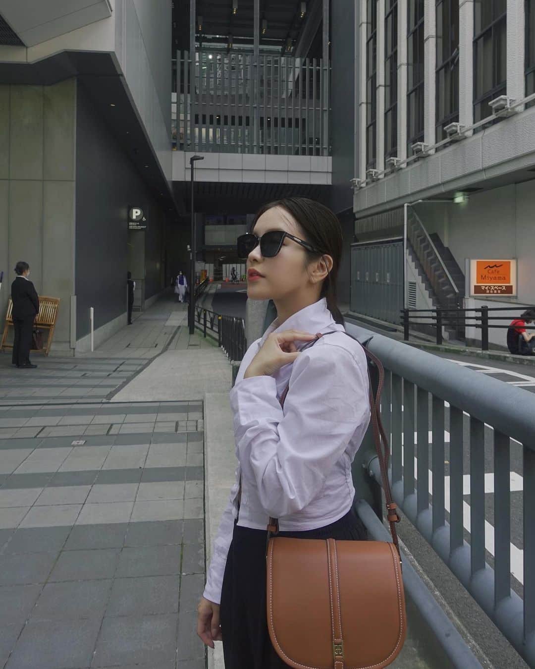 Lilmeのインスタグラム：「今日はさすがに暑過ぎたな〜😰☀️💦  🕶️: @gentlemonster  👜: @folnua_official @folnua_jp   #folnua #폴뉴아 #フォルニュア#韓国#韓国ファッション#夏コーデ」