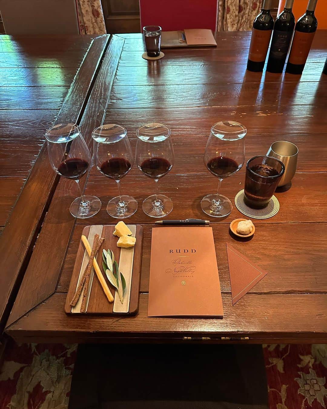 SHOKICHIさんのインスタグラム写真 - (SHOKICHIInstagram)「NAPAの旅🇺🇸🍷 中川ワインさんのIntroductionでRUDDに行って来ました✨✨ 土地が持つ記憶、ストーリーを大切にしていてワインが作り出す世界観に胸がいっぱいになり泣きそうでした🥲感動をありがとうございました✨✨ Had a  beautiful time… Great wine makes great minds  @ruddestate @nakagawa_wine」7月17日 11時37分 - exxxile_shokichi