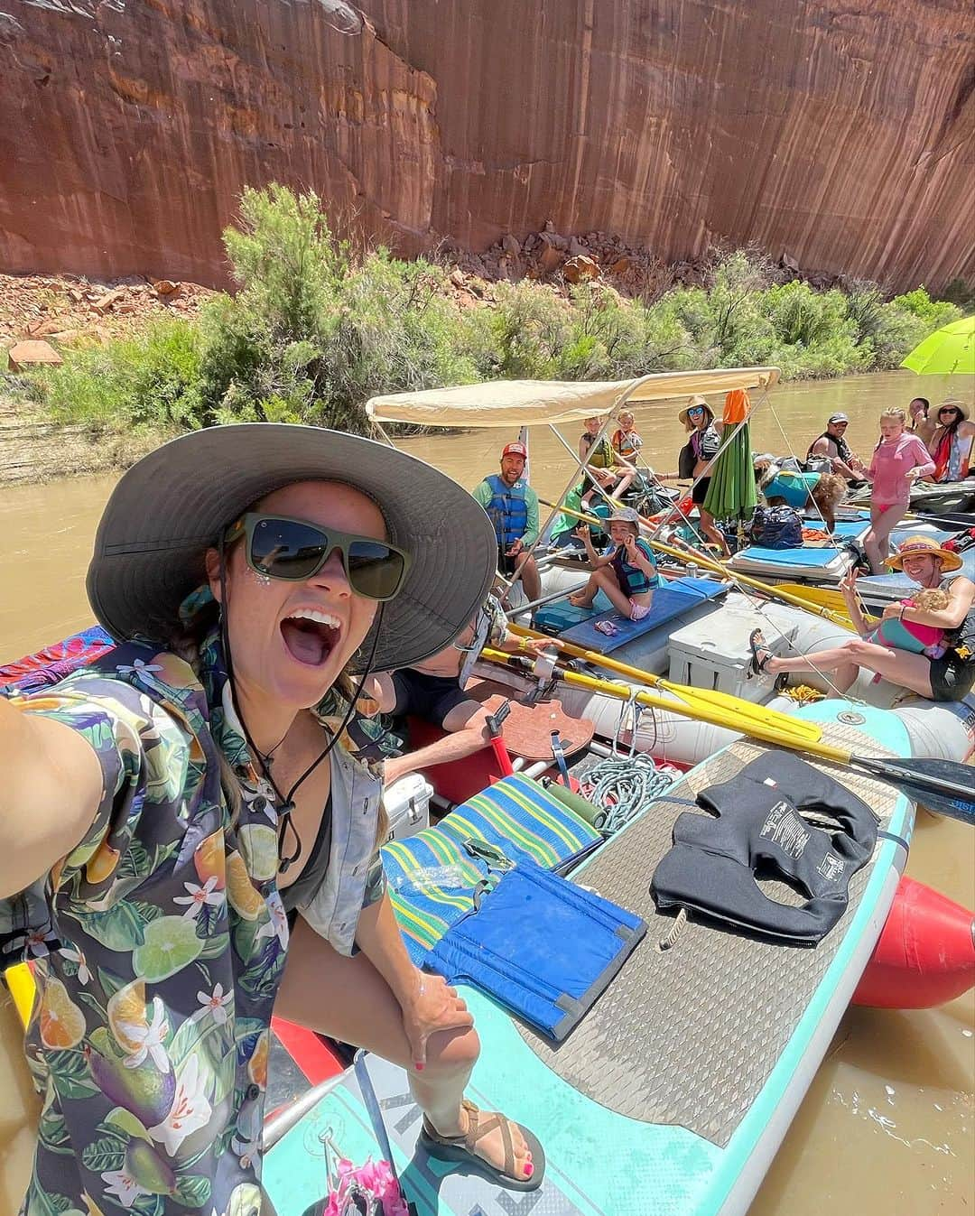 トミー・コールドウェルさんのインスタグラム写真 - (トミー・コールドウェルInstagram)「This is my first big trip in 3 years. Until now I’ve managed to never be away from my kids for more than 19 days in a row.  There are so many reasons to do this trip. But there is a big reason not to. Being away from Becca and the kids for 2 months is hard for everyone.   I am incredibly lucky to be married to a woman that supports my crazy ideas, gracefully handles home life when I am away, and makes me feel wanted just the right amount. @beccajcaldwell also encourages me to do the things that make me an individual.  Things like brotherhood and adventure sometimes need to be discovered and rediscovered outside of the family. This trip is lighting up a side of me that hasn’t been fed for a while, and it feels good. But I still miss my family a ton.   I was scrolling through some photos from early this summer and thought I’d post a few. On this trip we road tripped to Mazama Washington for a friends wedding and some climbing in Washington pass, then we rafted the Green River on our way home. It’s been quite the summer so far.」7月17日 11時33分 - tommycaldwell