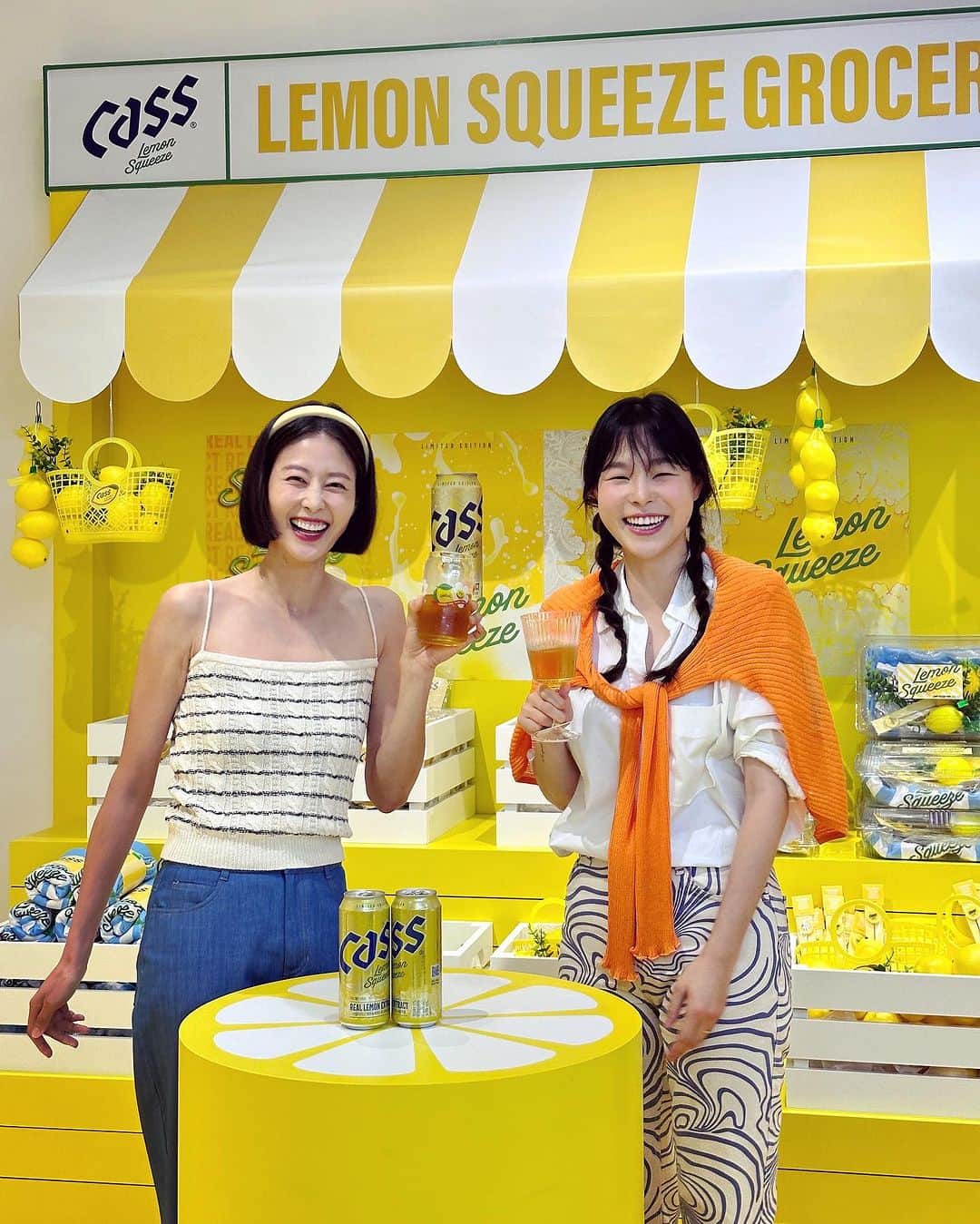 イ・ヒョニさんのインスタグラム写真 - (イ・ヒョニInstagram)「#광고 카스쿨의 여름 신제품인 카스레몬스퀴즈가 출시됐어요🍋  레몬처럼 상큼발랄한 공간에서 사진도 많이 찍고 즐거운 시간 보냈습니다!☺️ 카스레몬스퀴즈 팝업은 홍대에서 8월 12일까지! 자세한 캠페인 내용은 공식 계정 통해서 확인해보세요😘 @official.cass  #카스쿨 #카스레몬스퀴즈 #카스쿨팝업 🍋🍋🍋」7月17日 11時58分 - lee.hyunyi