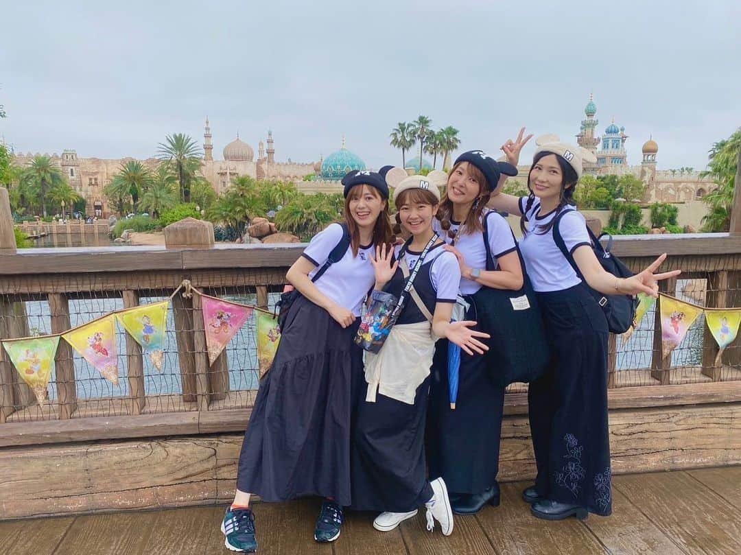 堀有里さんのインスタグラム写真 - (堀有里Instagram)「シーの写真たくさん載せまぁす🤭❣️  #TDS #TDR #ディズニーシー　#ディズニー #disneyland #disney #ディズニーコーデ #ディズニー写真 #おそろいコーデ #オソロコーデ　#オソロディズニー #ディズニーグッズ #ディズニー帽子 #ディズニー40周年」7月17日 11時59分 - _horiyuri_