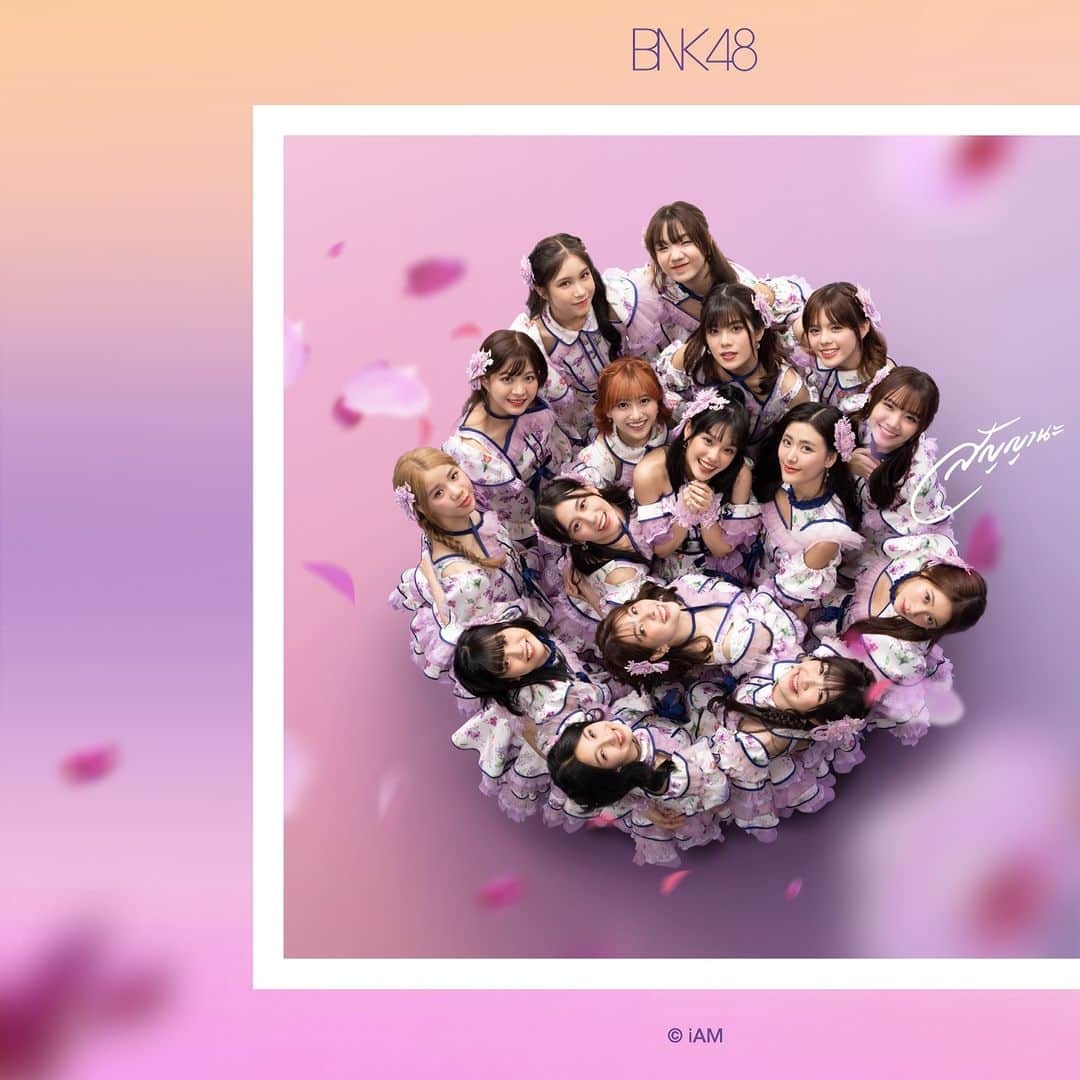 BNK48さんのインスタグラム写真 - (BNK48Instagram)「[💜🌸] #BNK48สัญญานะ   𝑩𝑵𝑲𝟒𝟖 𝟏𝟒𝒕𝒉 𝑺𝑰𝑵𝑮𝑳𝑬 "สัญญานะ" 𝑭𝑼𝑳𝑳 𝑺𝑰𝑵𝑮𝑳𝑬 สามารถรับฟังได้แล้วทุก Online Streaming Platforms  𝑵𝑶𝑾 𝑶𝑵 𝑺𝑻𝑹𝑬𝑨𝑴𝑰𝑵𝑮 🎧 https://BNK48.bfan.link/0717-BNK48-Promise  #BNK4814thSINGLE  #BNK48」7月17日 12時02分 - bnk48