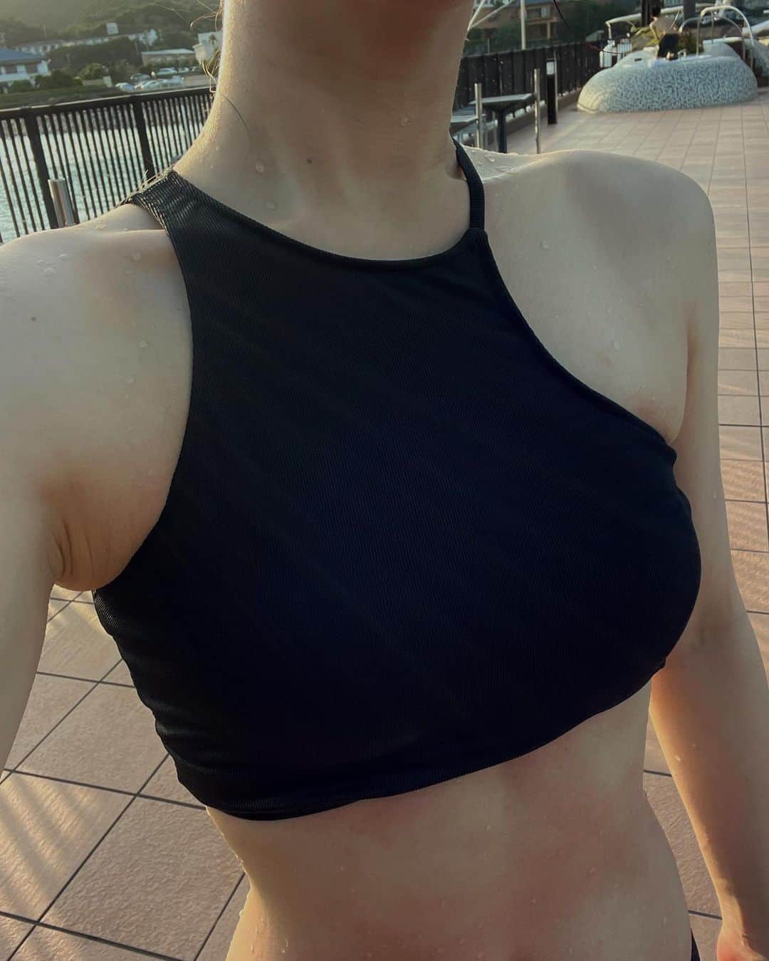 muua777のインスタグラム：「. ⁡ 数年ぶりに水着を新調しました♡ ⁡ @amerivintage  ⁡ 小胸でパット入れても不自然に見えないし 背中のニキビ痕も隠してくれる。 ⁡ なんてぴったりなデザインなんでしょう🥹 ⁡ 思ったより小さめだったので 華奢な小柄さんにもおすすめです。 ⁡ わたしは少し絞らなければきつい。笑 ⁡ ⁡ #swimwear ⁡ ⁡ ⁡ ⁡」