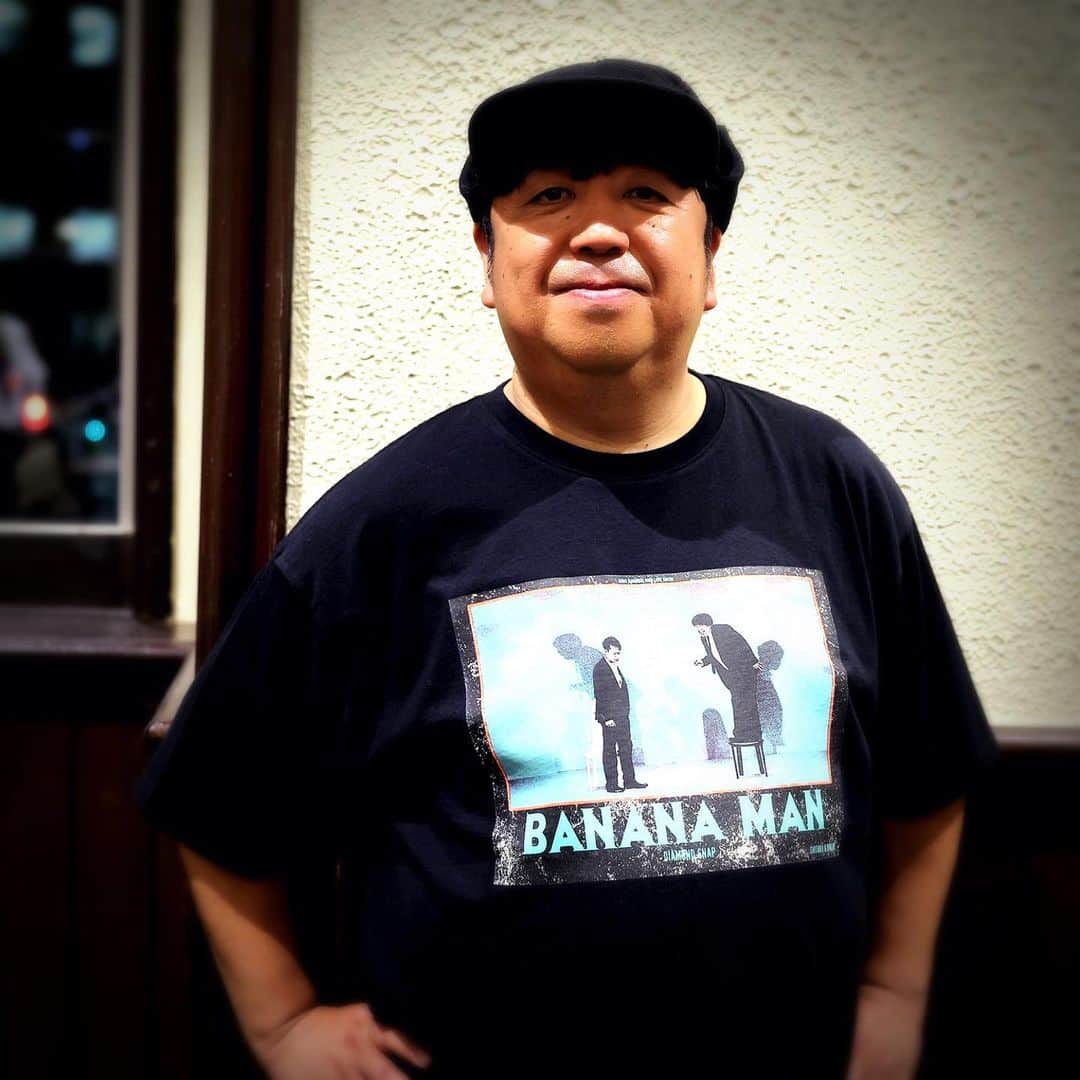 のインスタグラム：「. 【着用アイテム】  日村 ・フリースCAP　color : BLK ・Tシャツ　good and evil TEE　color : BLK　size：L  #bananaman #bananamangoods  #bananamanlive #バナナマン #バナナマンライブ #bananamanliveO #バナナマングッズ」