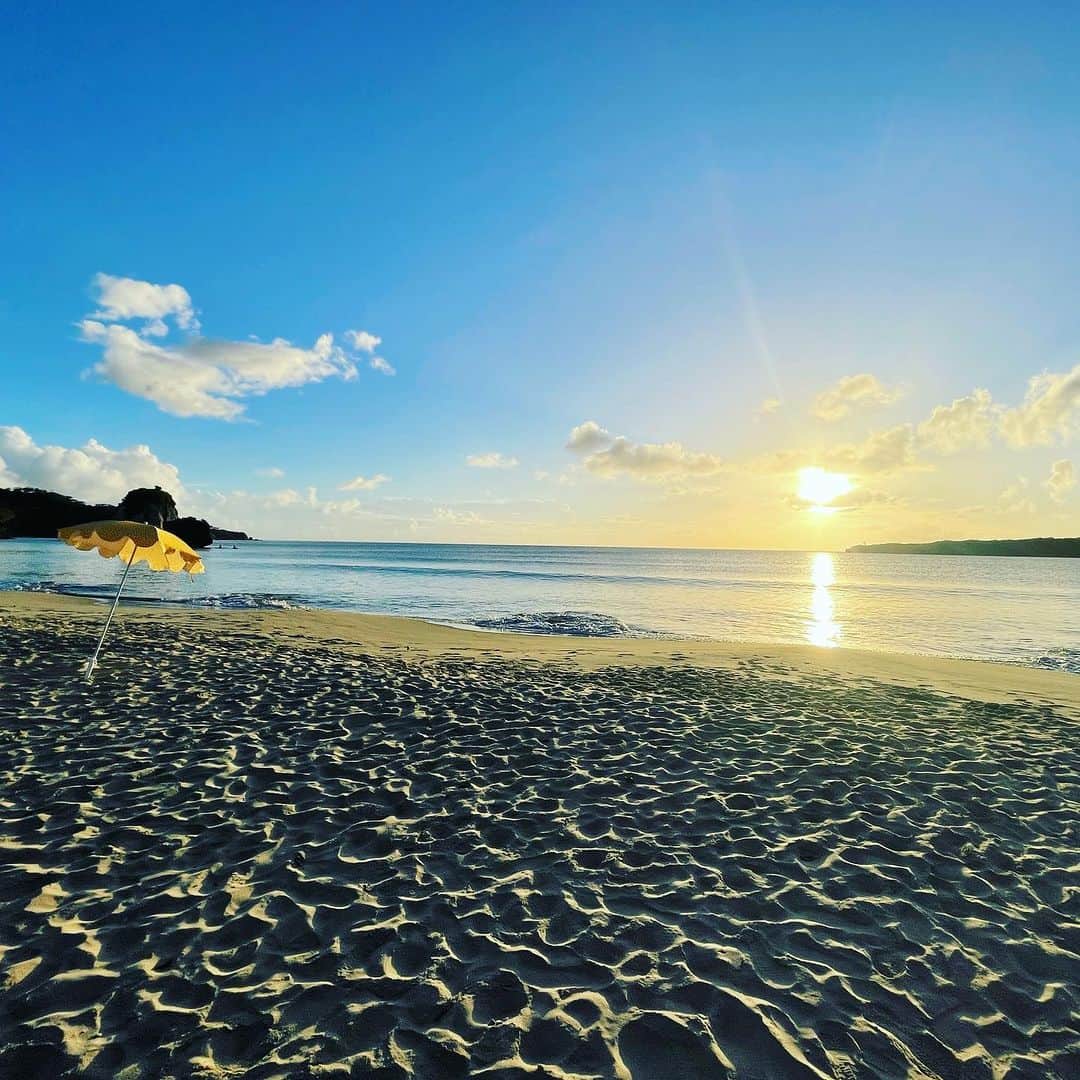 akikoのインスタグラム：「今日は海の日🏖️ 海で泳ぐのが好きすぎる🐟🐠🐡🐬」