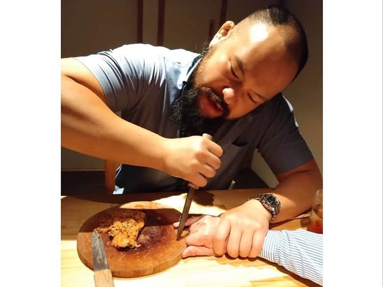 岡倫之さんのインスタグラム写真 - (岡倫之Instagram)「The Japanese Mafia gets their pinky fingers cut off as punishment. I ate venison and bear meat and it was delicious. Of course... people's fingers too.  裏切り者の指を………チタタプチタタプ。[アイヌ語でたくさん叩いたもの」  #ゴールデンカムイ #北海道グルメ  #アイヌ料理 #ヒンナ  #チタタプ #オハウ #ニシンそば #にしんそば  #月寒あんぱん #カツゲン #リボンナポリン #ヒグマ #熊肉  #蝦夷鹿 #鹿肉 #ジビエ好き #珍味好き #けじめと覚悟の時間  #ケジメ」7月17日 12時41分 - great_o_khan