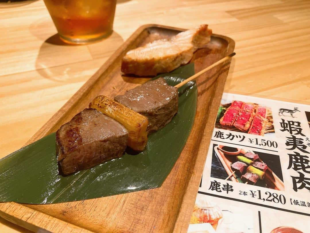 岡倫之さんのインスタグラム写真 - (岡倫之Instagram)「The Japanese Mafia gets their pinky fingers cut off as punishment. I ate venison and bear meat and it was delicious. Of course... people's fingers too.  裏切り者の指を………チタタプチタタプ。[アイヌ語でたくさん叩いたもの」  #ゴールデンカムイ #北海道グルメ  #アイヌ料理 #ヒンナ  #チタタプ #オハウ #ニシンそば #にしんそば  #月寒あんぱん #カツゲン #リボンナポリン #ヒグマ #熊肉  #蝦夷鹿 #鹿肉 #ジビエ好き #珍味好き #けじめと覚悟の時間  #ケジメ」7月17日 12時41分 - great_o_khan