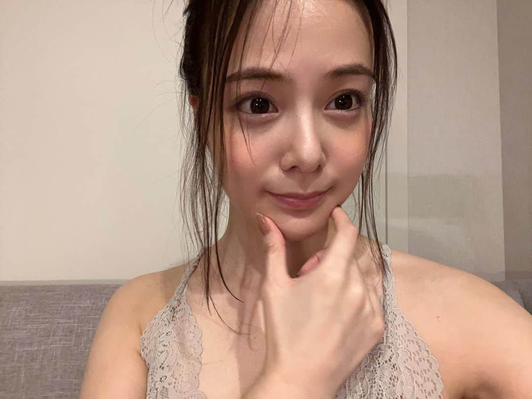 吉高寧々のインスタグラム：「お団子🍡ほどいたら ナイスな髪型になってた😛💖   #吉高寧々」