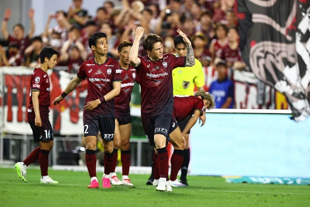 酒井高徳さんのインスタグラム写真 - (酒井高徳Instagram)「+3🔥🔥🔥  Sergi,thank you for four and a half years!!! We miss you so much 🤝❤️  #visselkobe #3points #win #keepgoing #hardwork」7月17日 12時49分 - sakai_go1123