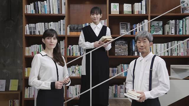 李千鶴のインスタグラム：「本日7月17日（月）午後2:30〜から再放送です。NHK「理想的本箱 君だけのブックガイド」〜自分の見た目が気になる時に読む本〜金原ひとみさんの「デバッガー」に出演しています。ぜひご覧ください。  https://www.nhk.jp/p/ts/578Q5K3X59/episode/te/NLVNLWX3Z9/」
