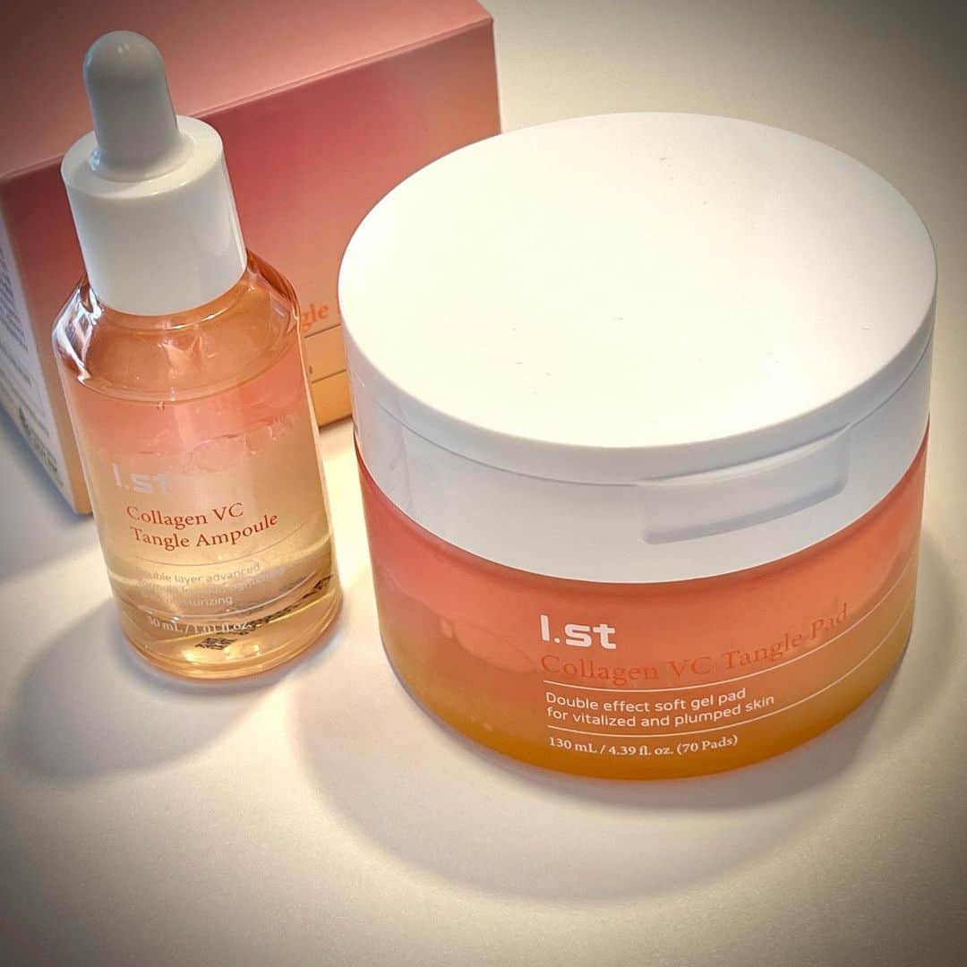 シム・ジホのインスタグラム：「. 애정하는 아이스트에서 출시한 신제품~!  Collagen VC Tangle Ampoule & Pad  올 여름 내 피부의 탄력과 생기를 동시에 잡아봅시다~^^  #아이스트 #ist  #아이스트탱글앰플 #아이스트탱글패드 #탱글앰플 #아이스트앰플」
