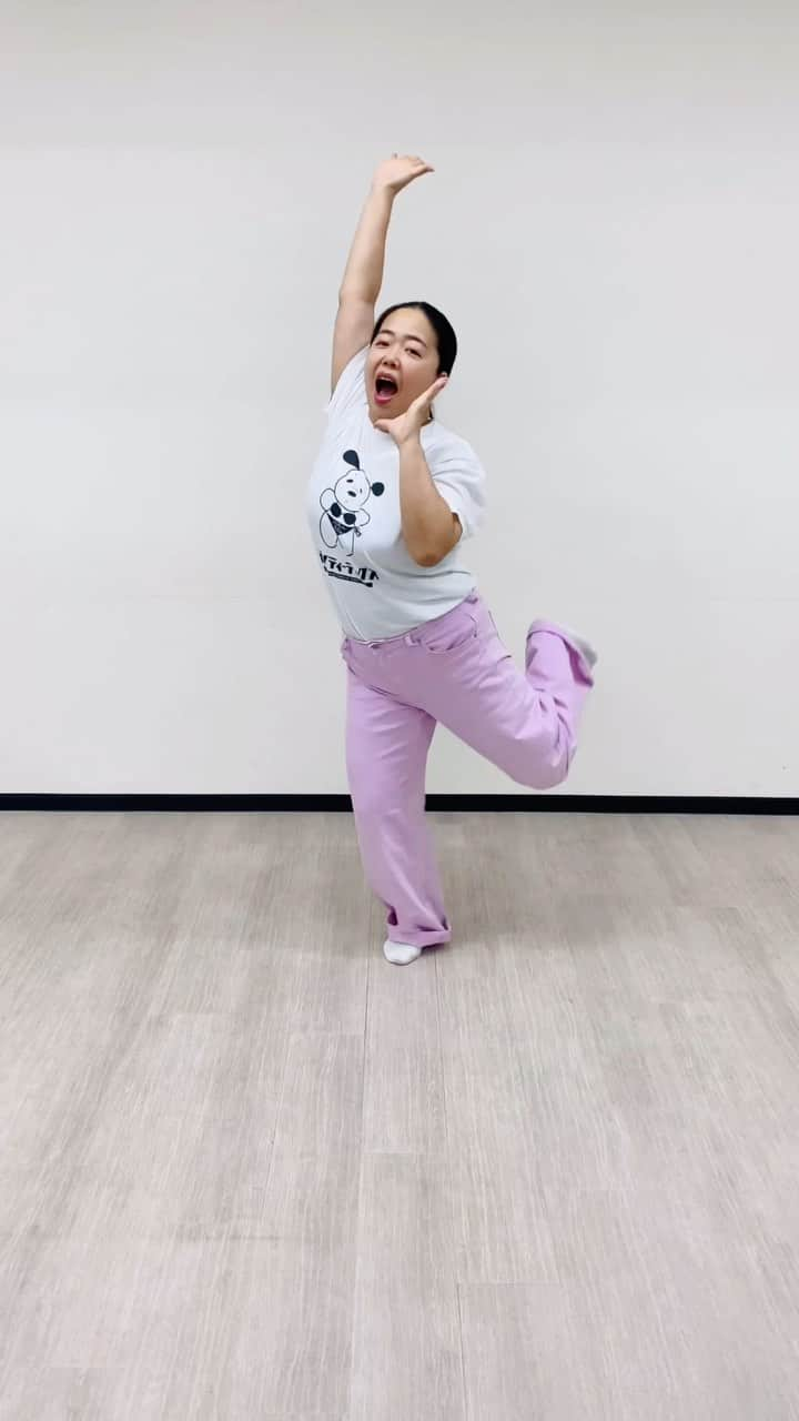 大納言光子のインスタグラム：「可愛く踊れるってもうそれは特殊能力です  これを踊るとアイドルの方々の凄さが分かります  ウインクはまだできません  #アイドル踊ってみた  #アイドル  #アイドルダンス  #YOASOBIアイドル #idoldance  #yoasobiidol  #idoldancecover  #yoasobi  #oshinoko  #dance #推しの子  #らん先生振付けver. #アニソン  #アニソンダンス  #ダンス芸人  #ダンス #大納言光子  #松竹芸能   @yoasobi_staff_  @ran_sensei」