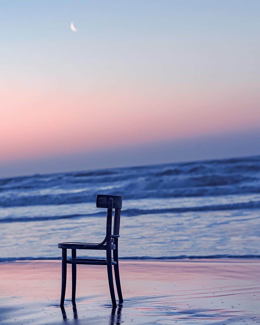 のインスタグラム：「. Marine Day 🪑☽」