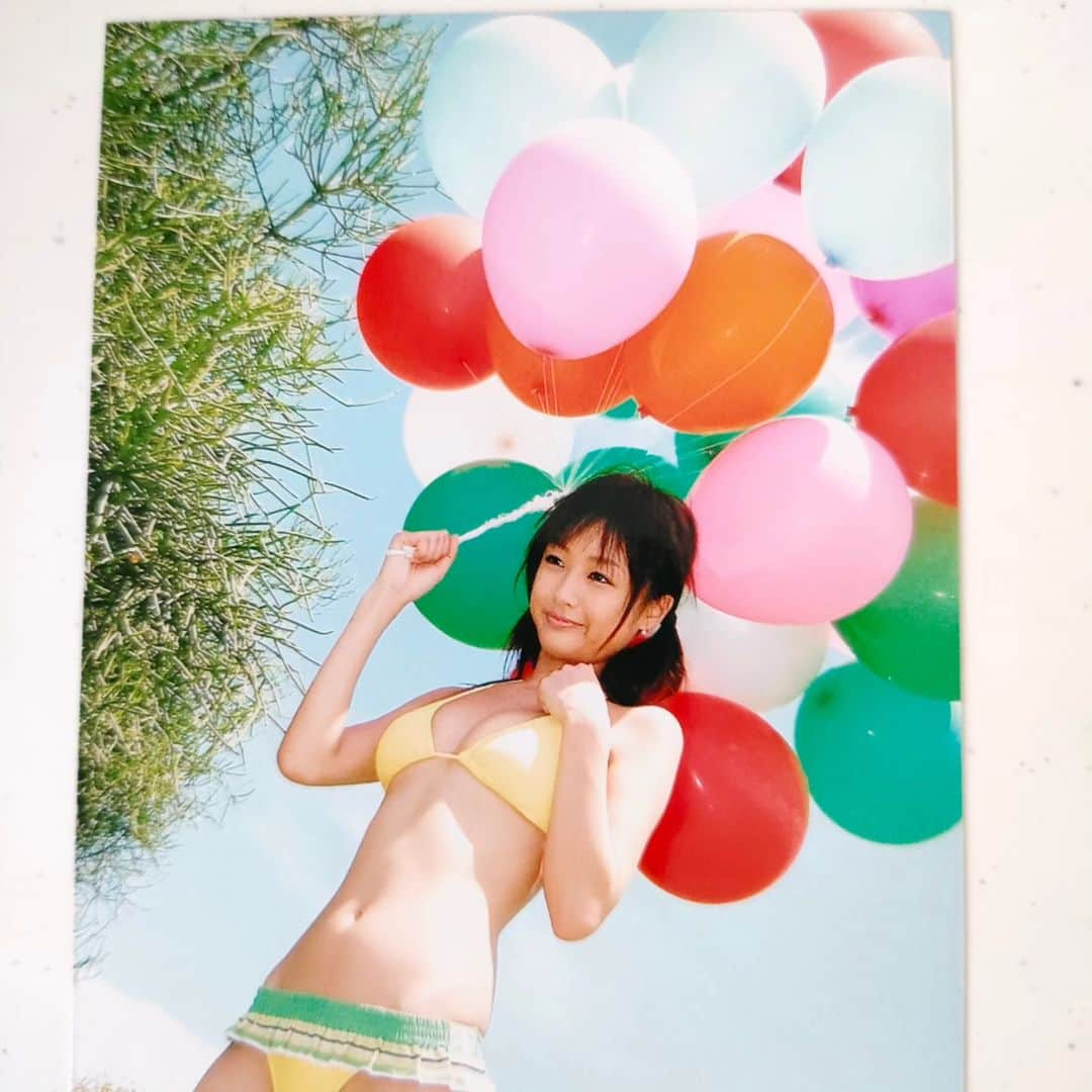 工藤里紗さんのインスタグラム写真 - (工藤里紗Instagram)「この写真  リアル　写ルンです  当時リアルにこれしかなくて 使ってた😆  いつもお洒落で可愛い シチュエーションで 撮影してもらってたな 感謝🌟  #写ルンです #20年前 #バリ島」7月17日 13時14分 - risa910104