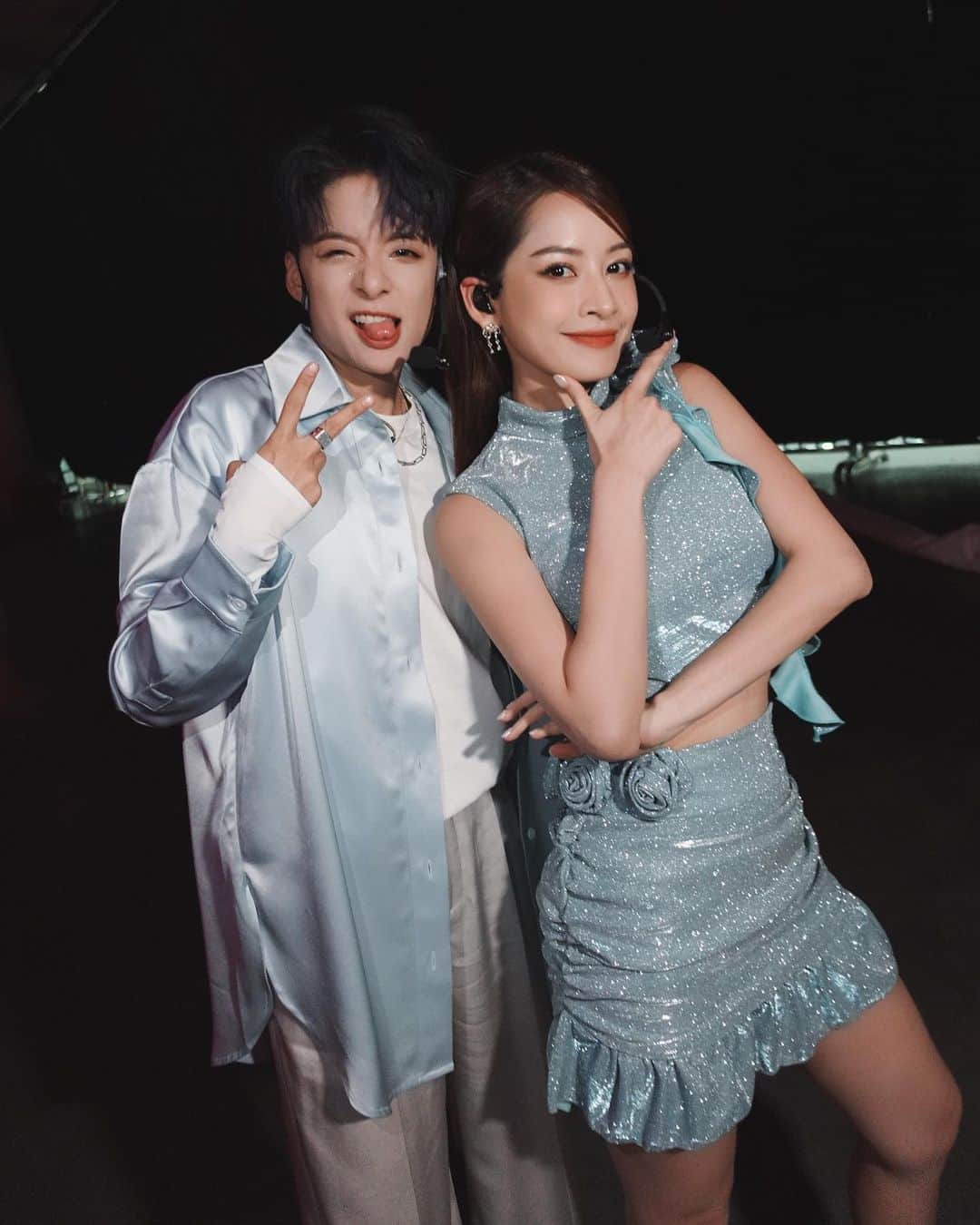 アンバー のインスタグラム：「CHIPU STOP TOUCHING MY ARM!! 🫣🤪」