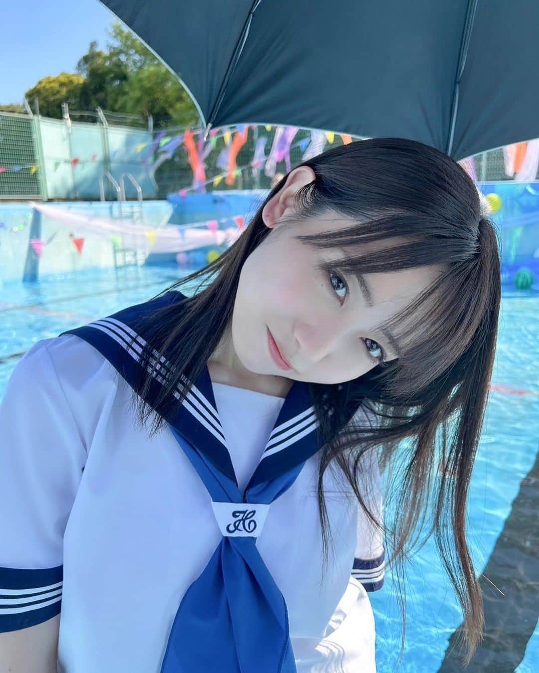 来栖りんのインスタグラム：「1st ミニアルバム 『Happy Lucky Diary』リードトラック 「ハピ♡ラキ」のMVが公開されました🏫 笑顔いっぱい素の表情いっぱいのきらめきもりもりなMVです……！！  この夏はハピ♡ラキで始めるぞ〜〜」