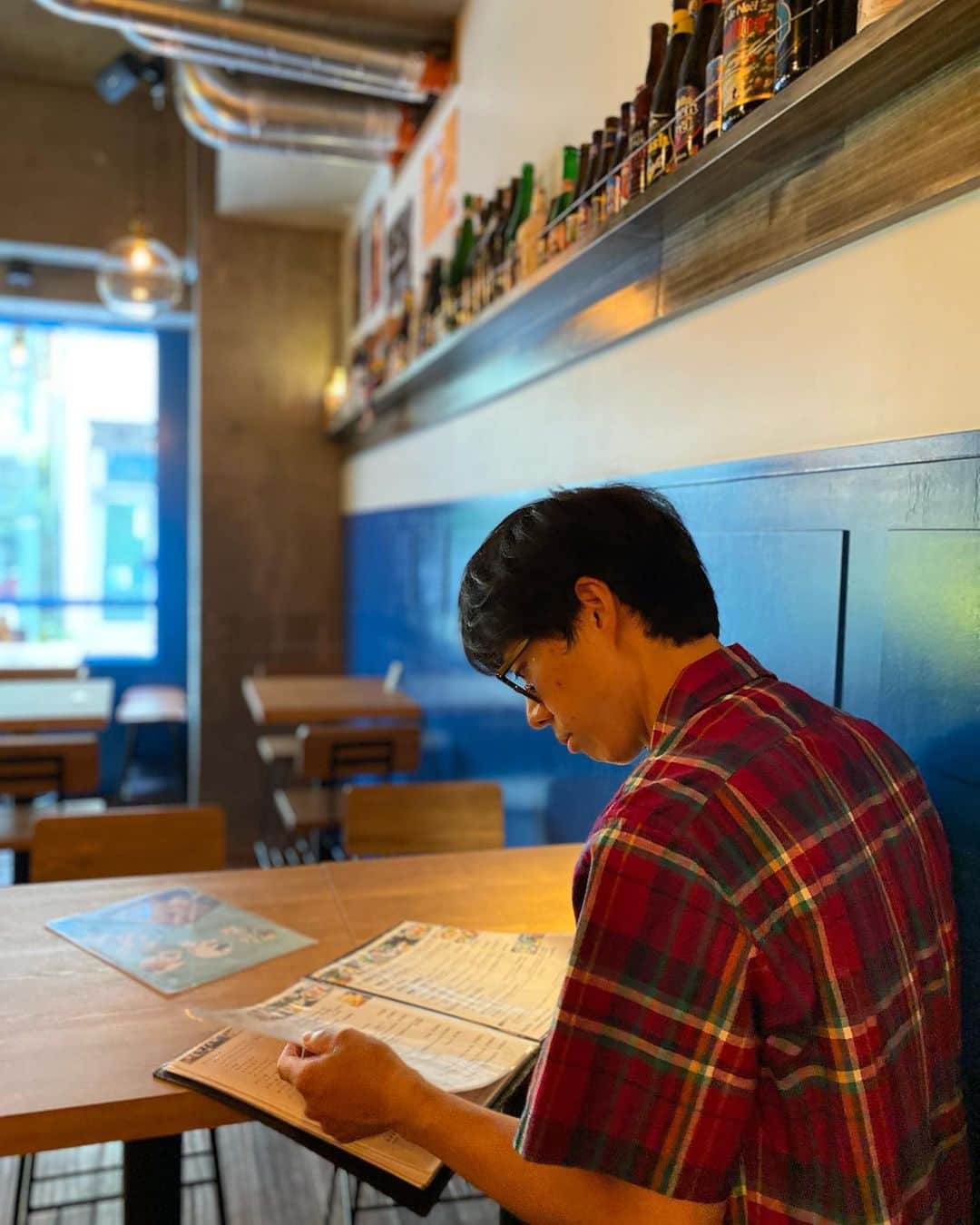 のインスタグラム：「三連休最終日  こんな日はやっぱり🍻  とマドラス生地🇮🇳  暑さ対策忘れず 上野満喫して下さいませ🙏  #beer#ビール#樽生専門店#2ndcooper  #御徒町  #dcwhite#Madras#opencollarshirt#linentrousers  #上野#上野セレクトショップ#御徒町  #Freeport#freeportueno」