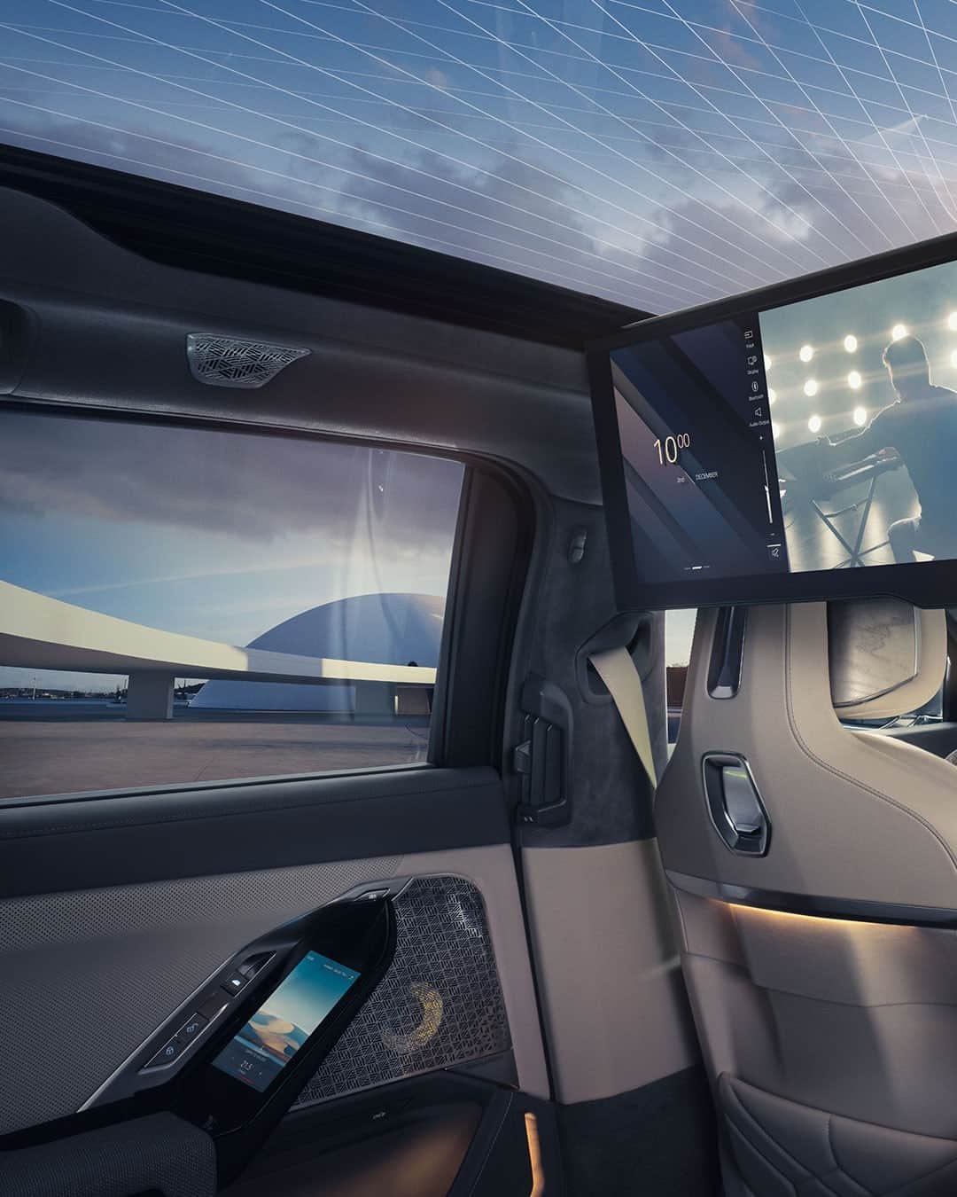 BMWさんのインスタグラム写真 - (BMWInstagram)「This is your invitation to take a seat into the future. Immerse yourself in the BMW Theatre Screen; a 31.3'' panoramic display that extends from the sky to showcase unrivaled quality, sound and connectivity.   The BMW i7. #THEi7 #ThisIsForwardism #BMW #BornElectric #BMWElectric __ BMW i7 xDrive60: Combined power consumption: 19.6–18.4 kWh/100 km. Combined CO2 emissions: 0 g/km. Electric range: 590–625 kilometers. All data according to WLTP. Further info: www.bmw.com/disclaimer」7月17日 14時00分 - bmw