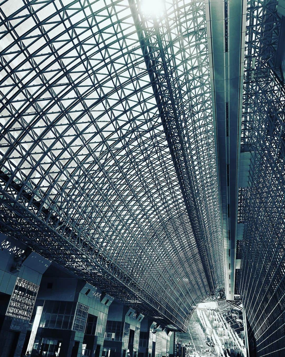 弘田佳孝のインスタグラム：「Beautiful Kyoto Station Skyway. One of the biggest station building in Japan! 🇯🇵 #kyotoeki #kyotostation #kyoto #japan」