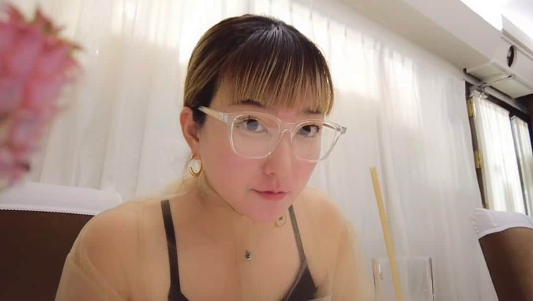 南まことのインスタグラム：「夏やね🥽🌷  #ひとり朝ごはん」
