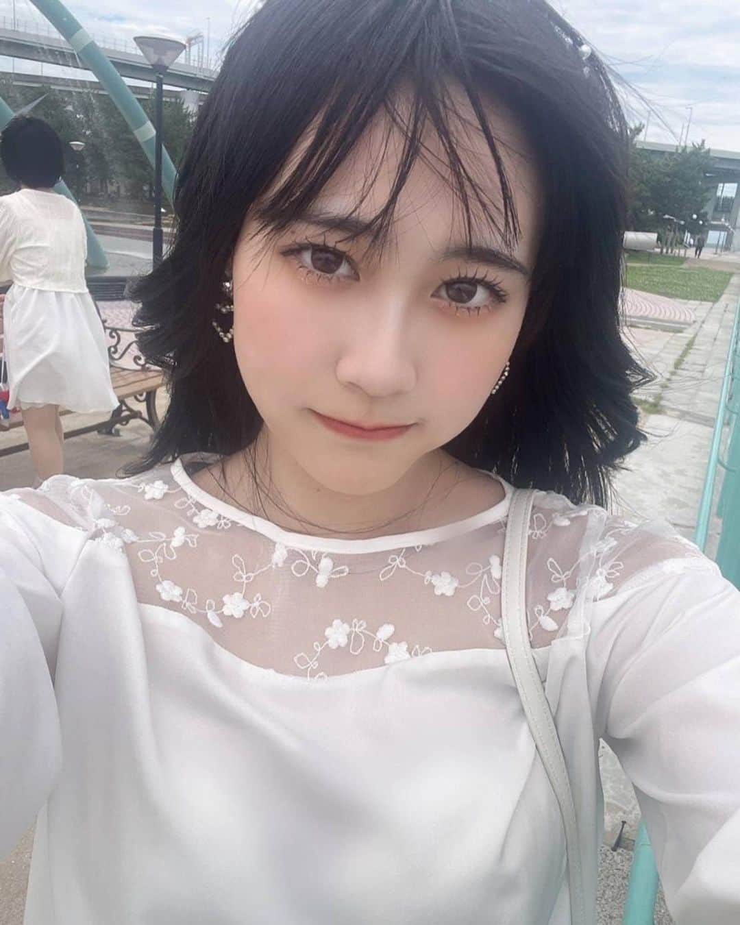 雨宮鈴奈さんのインスタグラム写真 - (雨宮鈴奈Instagram)「2023.7.15  撮影会  みんな撮影会きてくれてありがとう‼️ 鈴は特に野外撮影会が好きなので めちゃ楽しかったです🫶 風がすごく強くてデコを隠すので大変でした笑 3部は風は落ち着いたけど 暑かったです🥵  みんなと話せる時間も お写真撮ってもらっている時間も 最高に楽しかったです🍓  お写真も上げてくれて 嬉しいです✨ありがとう❤️  また来月も楽しみ(ง  ᵕωᵕ)ว♪  ココ最近でとんぼりや撮影会で 頭皮が赤くなってました笑笑   #りんくう  #大阪 #撮影会  #被写体  #シンセカ #雨宮鈴奈 #jk #06」7月17日 14時28分 - amemiya_suzuna