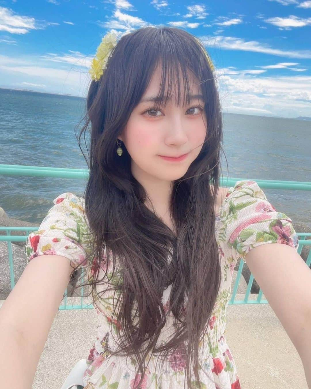 雨宮鈴奈さんのインスタグラム写真 - (雨宮鈴奈Instagram)「2023.7.15  撮影会  みんな撮影会きてくれてありがとう‼️ 鈴は特に野外撮影会が好きなので めちゃ楽しかったです🫶 風がすごく強くてデコを隠すので大変でした笑 3部は風は落ち着いたけど 暑かったです🥵  みんなと話せる時間も お写真撮ってもらっている時間も 最高に楽しかったです🍓  お写真も上げてくれて 嬉しいです✨ありがとう❤️  また来月も楽しみ(ง  ᵕωᵕ)ว♪  ココ最近でとんぼりや撮影会で 頭皮が赤くなってました笑笑   #りんくう  #大阪 #撮影会  #被写体  #シンセカ #雨宮鈴奈 #jk #06」7月17日 14時28分 - amemiya_suzuna