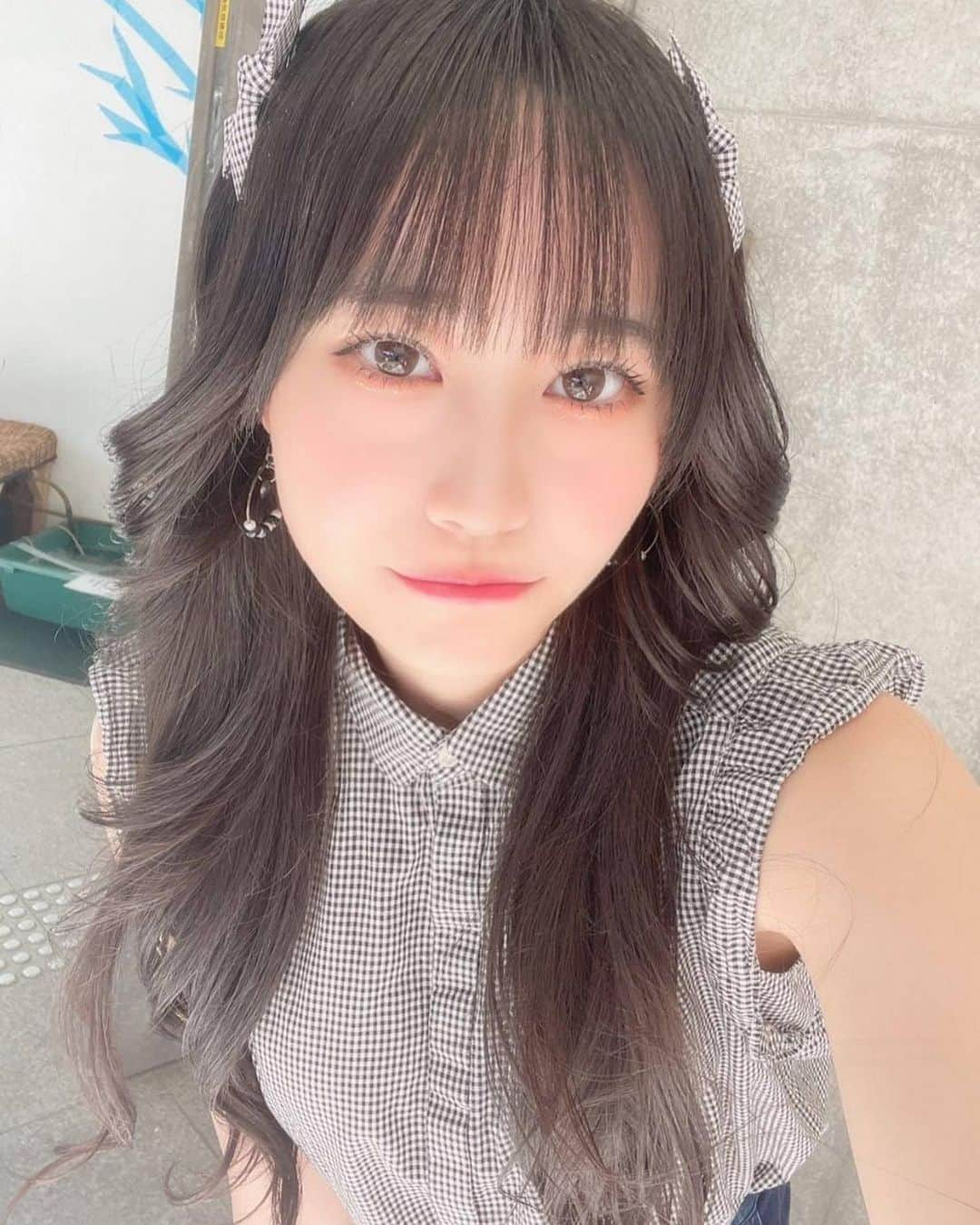 雨宮鈴奈さんのインスタグラム写真 - (雨宮鈴奈Instagram)「2023.7.15  撮影会  みんな撮影会きてくれてありがとう‼️ 鈴は特に野外撮影会が好きなので めちゃ楽しかったです🫶 風がすごく強くてデコを隠すので大変でした笑 3部は風は落ち着いたけど 暑かったです🥵  みんなと話せる時間も お写真撮ってもらっている時間も 最高に楽しかったです🍓  お写真も上げてくれて 嬉しいです✨ありがとう❤️  また来月も楽しみ(ง  ᵕωᵕ)ว♪  ココ最近でとんぼりや撮影会で 頭皮が赤くなってました笑笑   #りんくう  #大阪 #撮影会  #被写体  #シンセカ #雨宮鈴奈 #jk #06」7月17日 14時28分 - amemiya_suzuna