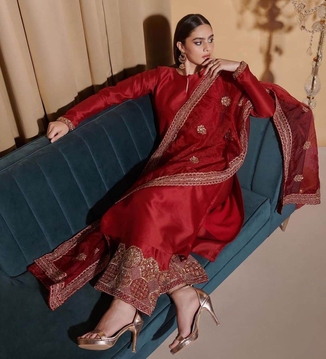 Indianstreetfashionさんのインスタグラム写真 - (IndianstreetfashionInstagram)「Photo dump of beauties in monochrome looks •Black beauty •Serene red •Sizzling gold   What would you pick? Leave a comment below 👇🏻   #indianstreetfashion @indianstreetfashion #indianwedding #weddings #wedding #weddingsofinstagram #instawedding  #bridesofindia #bridesofinstagram #indianbridaloutfit #bridaloutfit #weddinglook  #bridestyle #jewellery #weddinginspo #weddingplanner #weddingblogger #couture #weddingjewellery #stylefile #bridalbeauty #weddingseason #indiandesigner #indianfashion」7月17日 14時33分 - indianstreetfashion