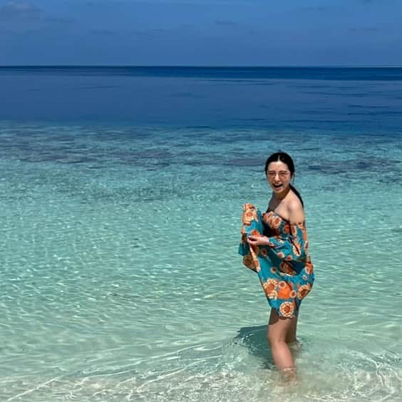 入来茉里さんのインスタグラム写真 - (入来茉里Instagram)「海の日🏖️ なので いつかの海  この時 人生で1番日焼けして それが嬉しかった☀️ 足だけ真っ黒🥰  #海 #海の日 #海外旅行」7月17日 14時46分 - iriki.mari_official