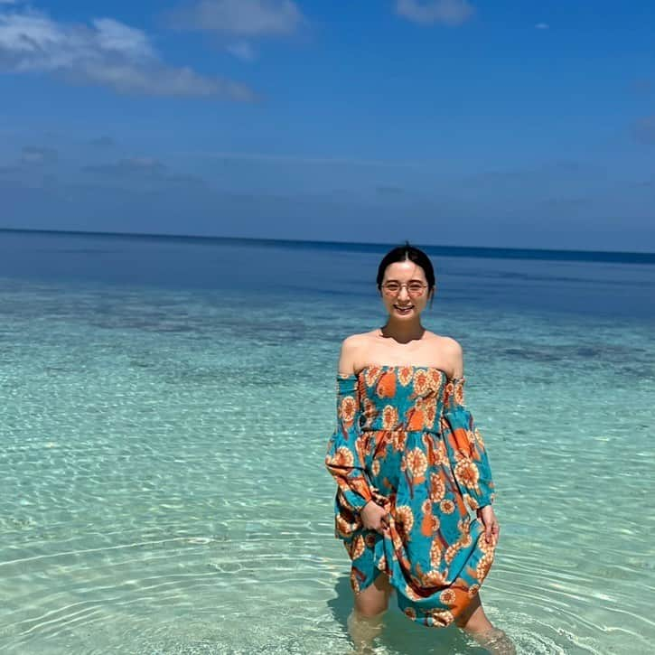 入来茉里さんのインスタグラム写真 - (入来茉里Instagram)「海の日🏖️ なので いつかの海  この時 人生で1番日焼けして それが嬉しかった☀️ 足だけ真っ黒🥰  #海 #海の日 #海外旅行」7月17日 14時46分 - iriki.mari_official