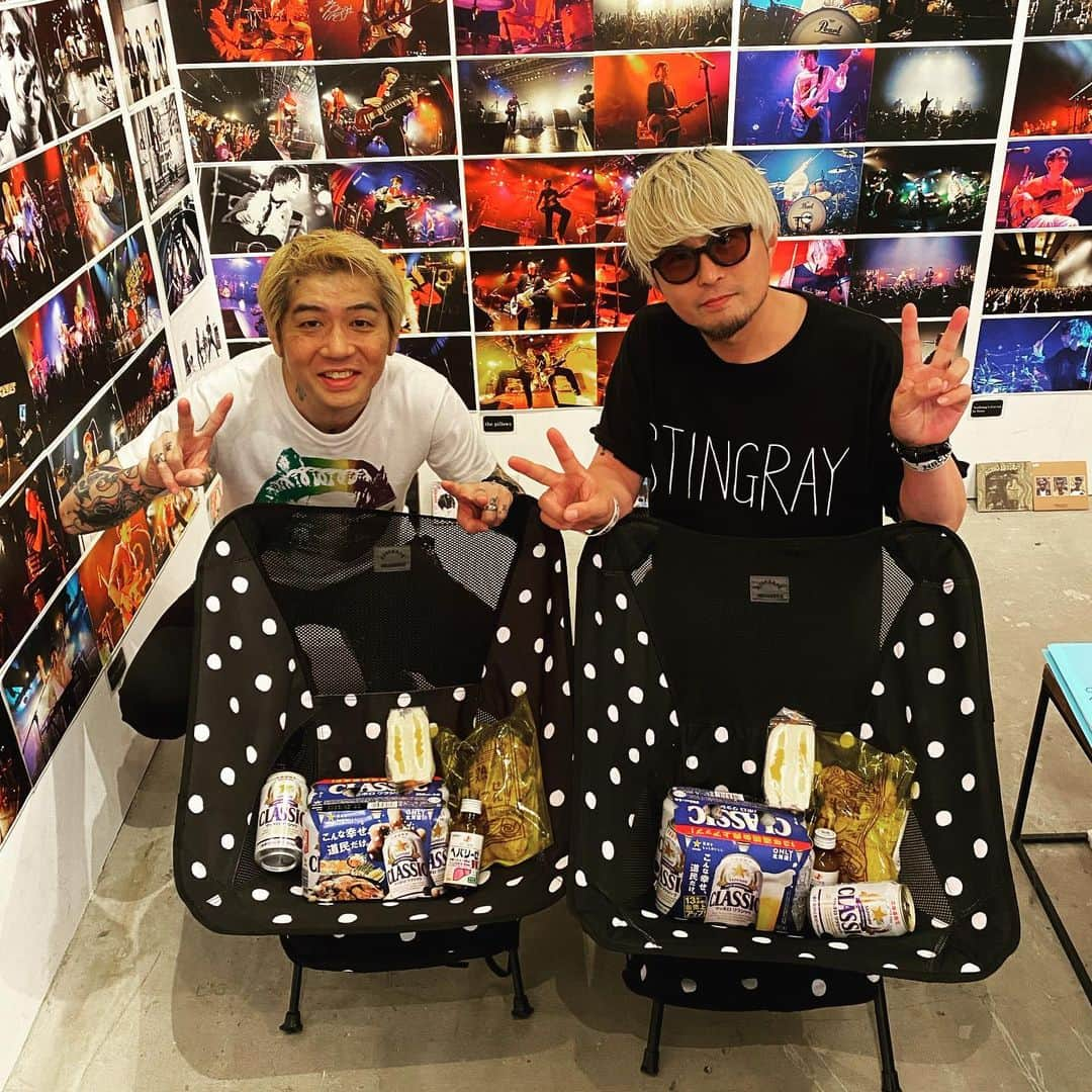 橋本塁さんのインスタグラム写真 - (橋本塁Instagram)「【札幌サウシュー写真展 &STINGRAY5日目終了！】ありがとうございました！明日は最終日！12-17時まで！搬出ボランティアさんも17-21時で！18日までススキノのTWLV(トュエルブ)にて(中央区 南7条西3丁目2-15 ユニバーサルアテネビル3F)お待ちしてます！僕は全日程ワンオペでずっと居ます！仕事や学校終わりや買い物や旅行がてらやJSTINGRAY新作オススメはTシャツ&短パン！  #stingray #streetfashion #dot  #ドット #札幌  #ストリート　  #oneokrock  #ストレイテナー #fomare  #プッシュプルポット #androp #thebackhorn #ビレッジマンズストア #thepillows #ren  #frontierbackyard  #dopingpanda  #hawaiian6  #thebandapart #fomare」7月17日 20時22分 - ruihashimoto