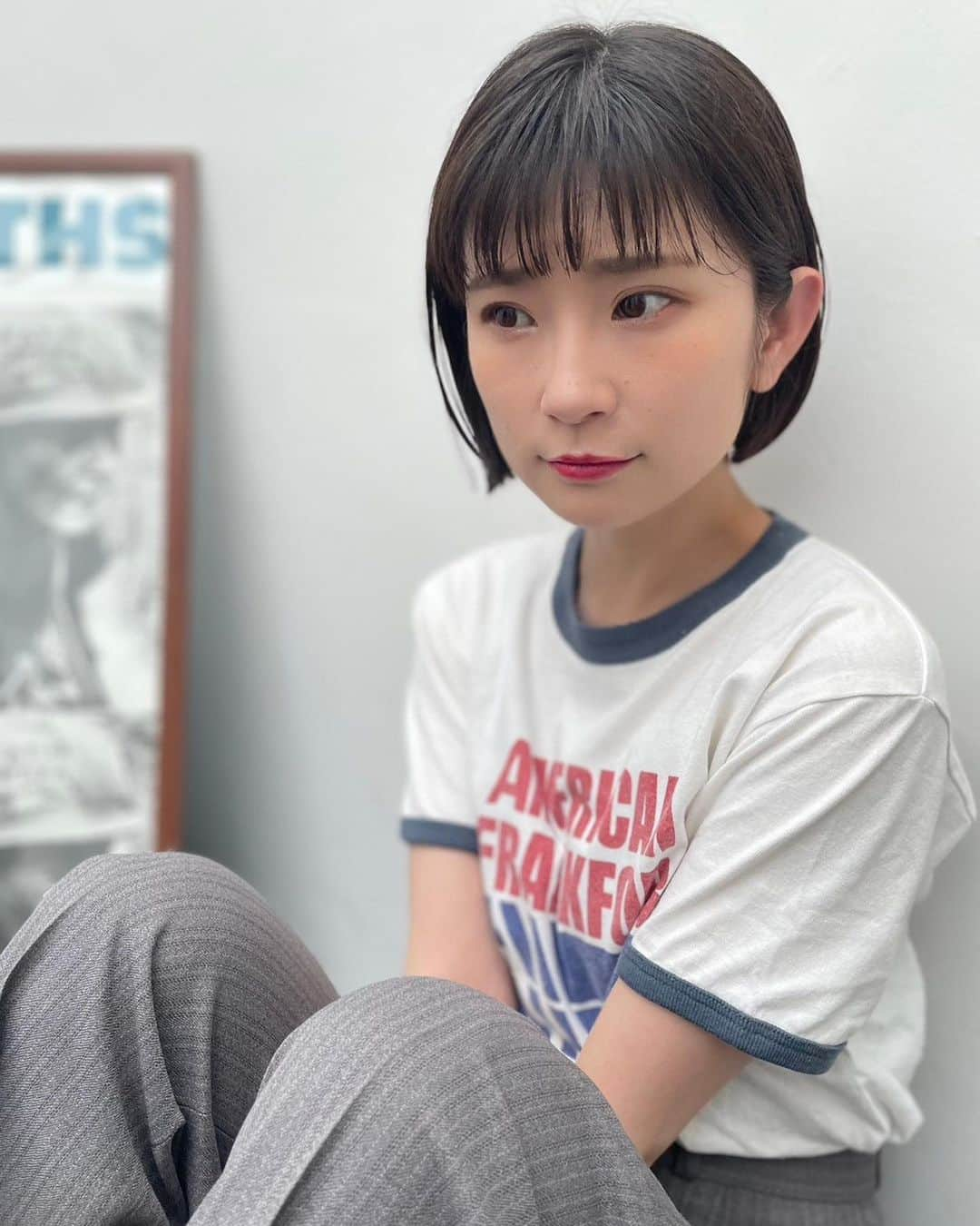 小俣里奈さんのインスタグラム写真 - (小俣里奈Instagram)「3連休、いかがお過ごしでしたか？ 私は働いておりました。笑  真夏みたいな暑さが続いてるから、 あー涼しい場所で美味しいもの食べたいな〜とか でっかい花火見たいなーとか キンッキンのビール飲みたいな！とか、 夏を楽しむアイディアが次々に頭にわいてきます🍧  それだけでもう、ちょっと楽しんじゃってるところあるかも。  みなさんの夏の楽しみはなんですか？🏖️  #hairstyle #bob #minibob #shots #snap #model #hairmodel #actress #omatarina #小俣里奈 #作品取り　#表参道  #omotesando #drop」7月17日 20時23分 - omatarina