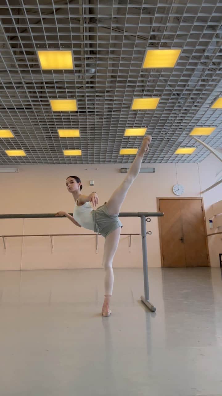 マリア・コーレワのインスタグラム：「Tomorrow we’re performing “Diamonds” which means I’m spending a morning of a day-off at the theatre doing a peaceful class on my own and then rehearsing 🤍 And I don’t know exactly why but I almost always tend to do this adagio combination whenever I do my own class 🩰  Ballet class is the most important ritual, meditation, pain relief without which I’m not able to continue dancing… So I’m always grateful for this “me time” every day 🙏🏻 And also listening to @weareone.exo new album on repeat 🥹 Like are we exo-ls not sleeping, is it real that they finally had a comeback??? 💔 Leotard by @levdance and warm up shorts by @yagp 🤍  Завтра мы танцуем «Бриллианты», а это значит, что утро выходного дня я провожу в театре, сначала тихонько занимаясь уроком, а потом репетируя 🤍 Не знаю почему, но почти всегда я делаю именно эту комбинацию адажио, когда занимаюсь сама 🩰 Балетный класс — это самый важный ритуал, медитация, своего рода психологическое и физическое обезболивание, без которого я не могу продолжать танцевать… Так что я всегда с благодарностью и особым вниманием отношусь к этому часу, отведенному на «настройку» организма каждый день 🙏🏻 P.S. Песни из нового альбома @weareone.exo слушаю постоянно 🥹 И до сих пор не могу поверить, что у группы наконец случился камбэк 💔」
