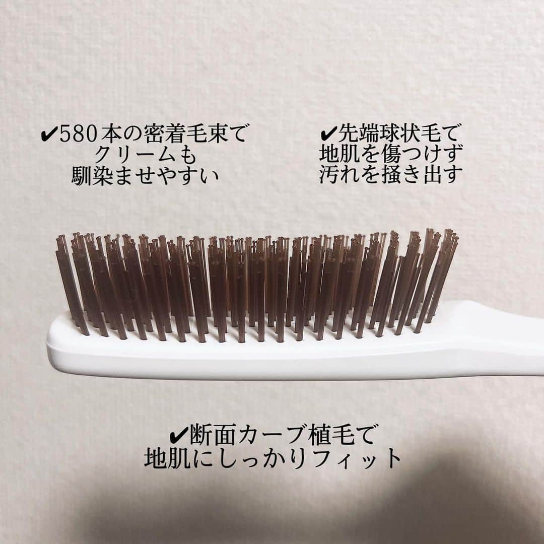 滝川りおさんのインスタグラム写真 - (滝川りおInstagram)「愛用しているCLAYSEE SPAさま( @clayseespa )の ヘッドスパブラシ🪄⭐︎  ヘアスタイリング時はもちろん シャンプー前のときほぐしや シャンプー時に地肌をブラッシングしてマッサージも♪  ヘッドスパブラシは毛先が丸くて頭皮にもやさしい🥰  頭皮って知らぬ間に凝っているから 毎日のシャンプー時にケアできるって嬉しいよね♡ さらに、頭皮の凝りほぐしてくれるだけでなく シャンプー時の摩擦も軽減.ᐟ.ᐟ ダメージレスも嬉しいポイント♥  美髪へ導いてくれるヘッドスパブラシで 毎日ヘッドスパ気分を味わいませんか？✨️  #クレイクリームシャンプー #クリームシャンプー #クレイシースパ #CLAYSEESPA」7月17日 20時26分 - riodao.t