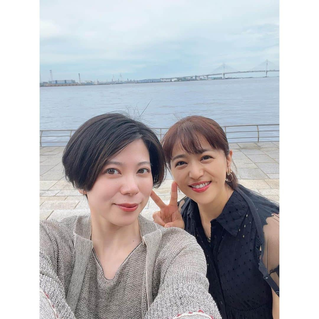 桜木梨奈さんのインスタグラム写真 - (桜木梨奈Instagram)「共演してから大好きな俳優の #見方あゆ実 @ayumimikata 姉さんと横浜ランデブー🚢💕  私は初のヨコハマグランドインターコンチネンタルホテル🥟✨  31階にあるレストラン #驊騮 さんで、綺麗な横浜港の景色を眺めながら飲茶アフタヌーンティーをいただく、ちょっと贅沢なひと時を楽しみました😋  臨海公園にて  リマちゃんと意図せず双子コーデ  リマちゃんと腕相撲する姉(笑)  曇天♡  #インターコンチネンタル横浜  #臨海公園  #リマちゃんと握手」7月17日 15時09分 - rina_sakuragi